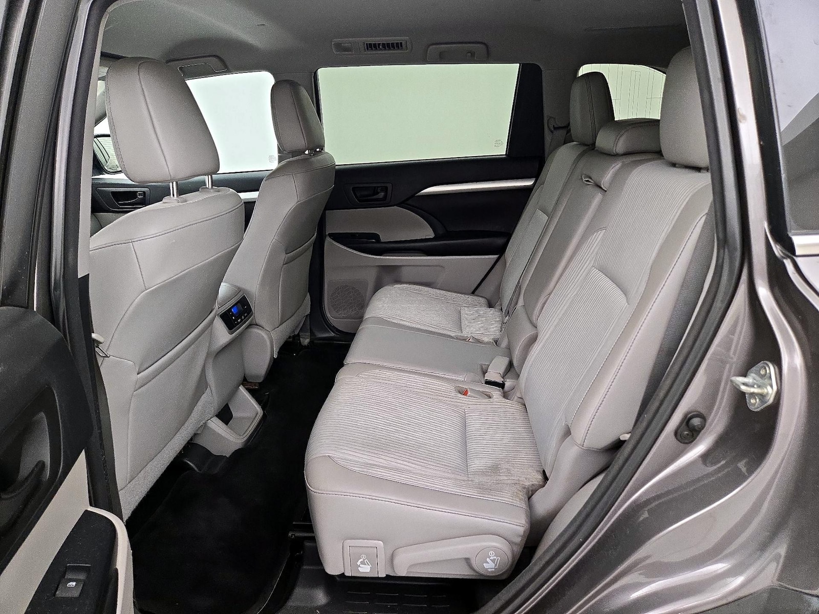 2017 Toyota Highlander LE Plus - Photo 20