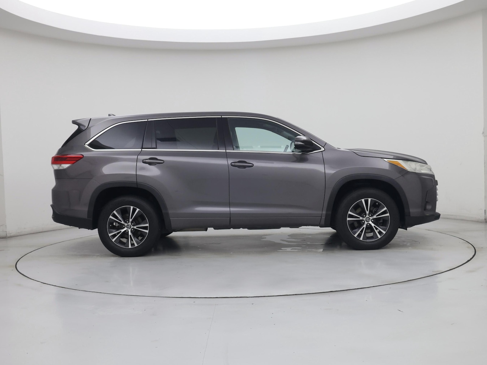 2017 Toyota Highlander LE Plus - Photo 8