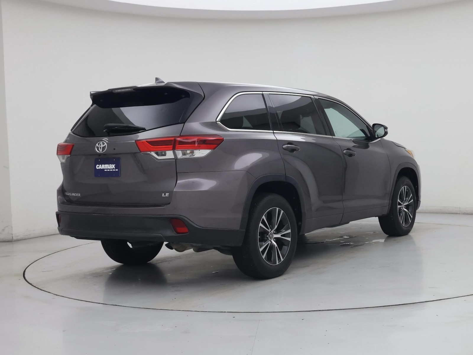 2017 Toyota Highlander LE Plus - Photo 9