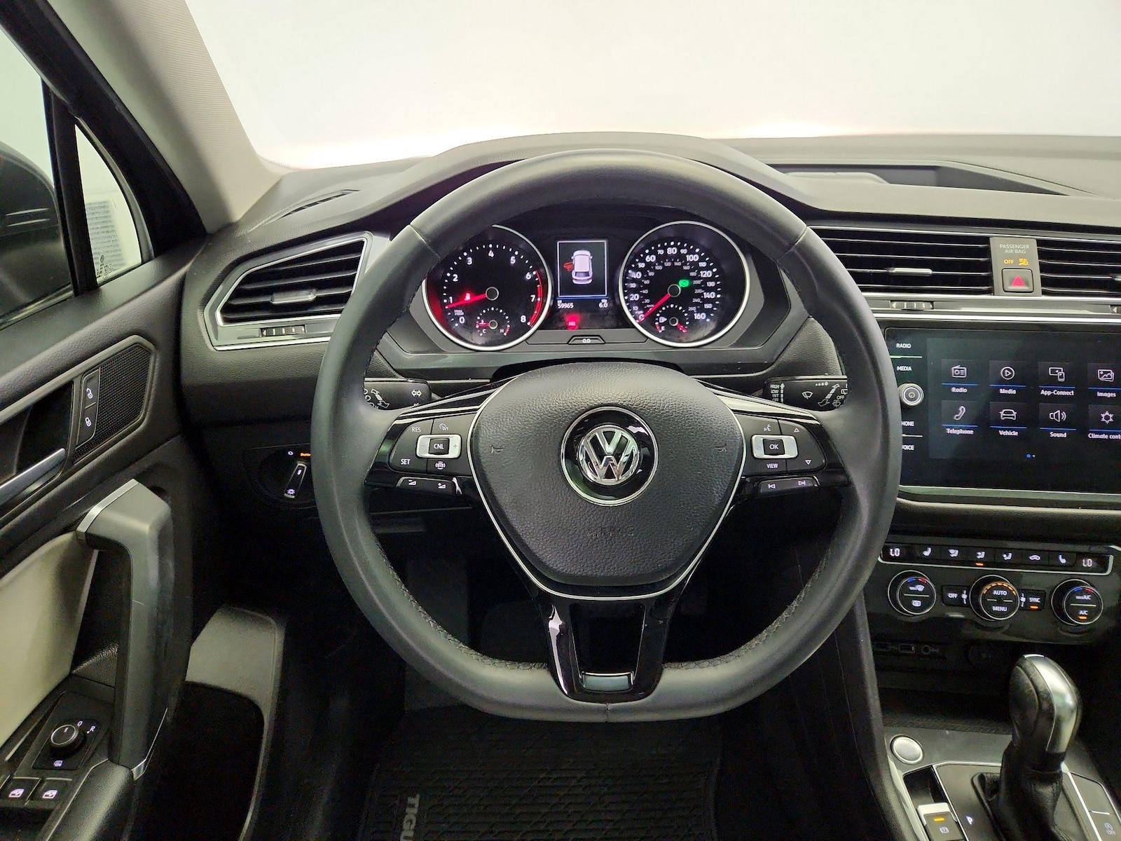 2020 Volkswagen Tiguan SE - Photo 2