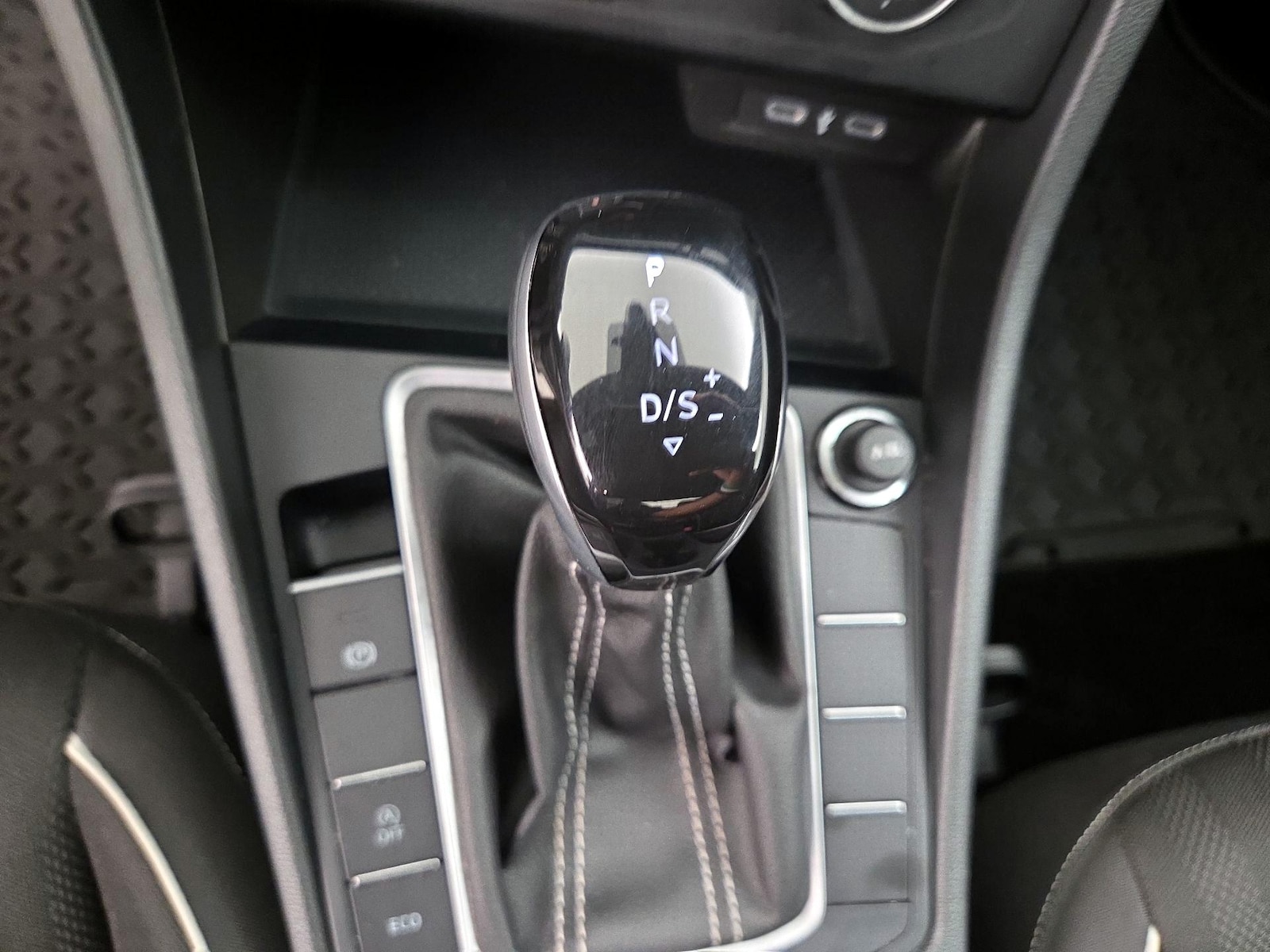 2024 Volkswagen Jetta Sport - Photo 17