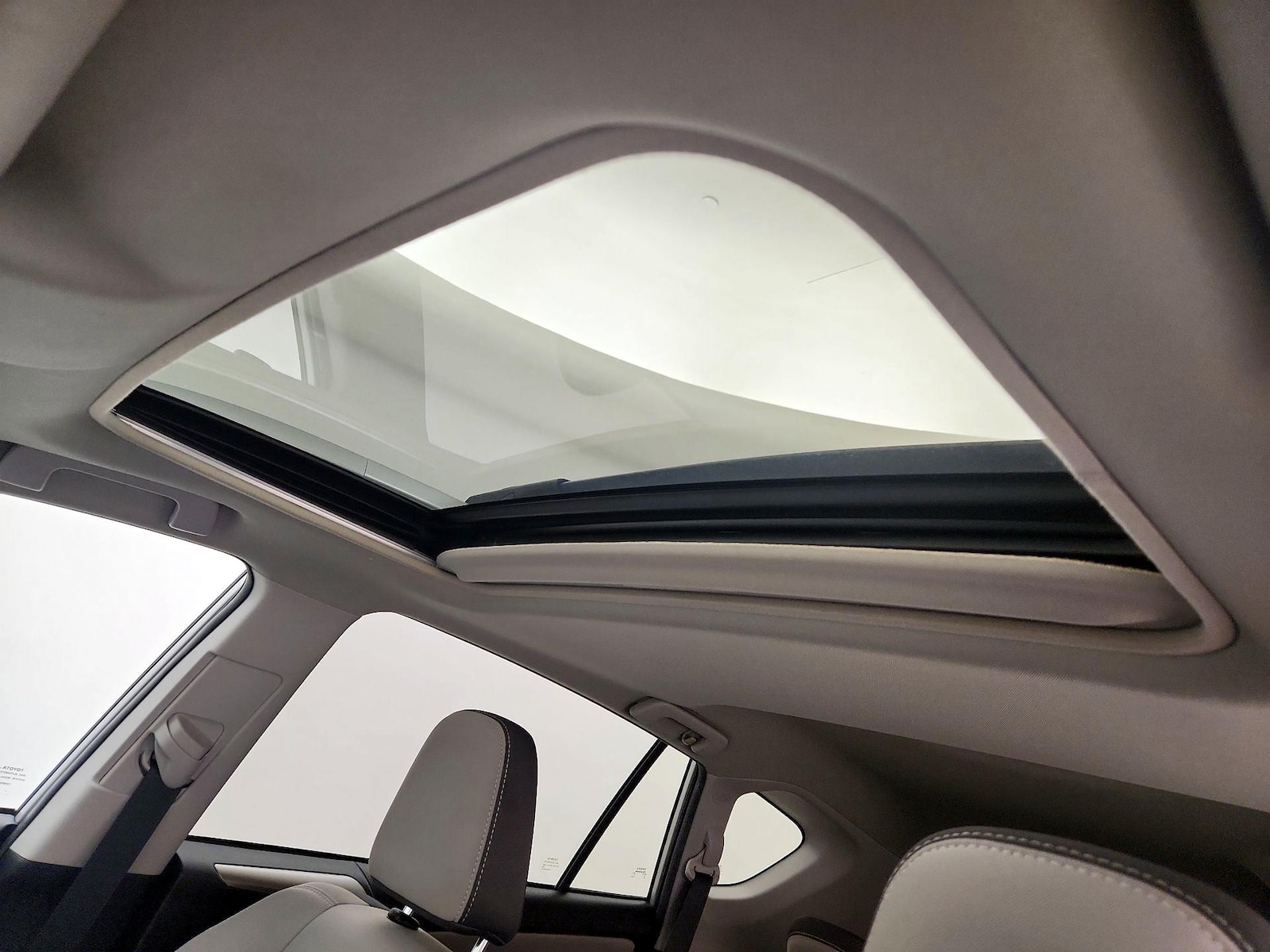 Sunroof(s) & Overhead Airbags