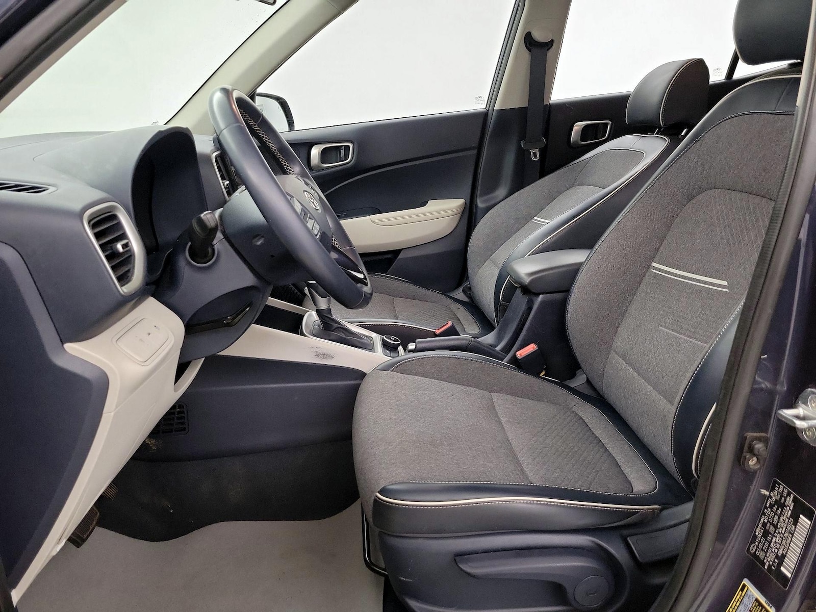 2022 Hyundai Venue Limited - Photo 12