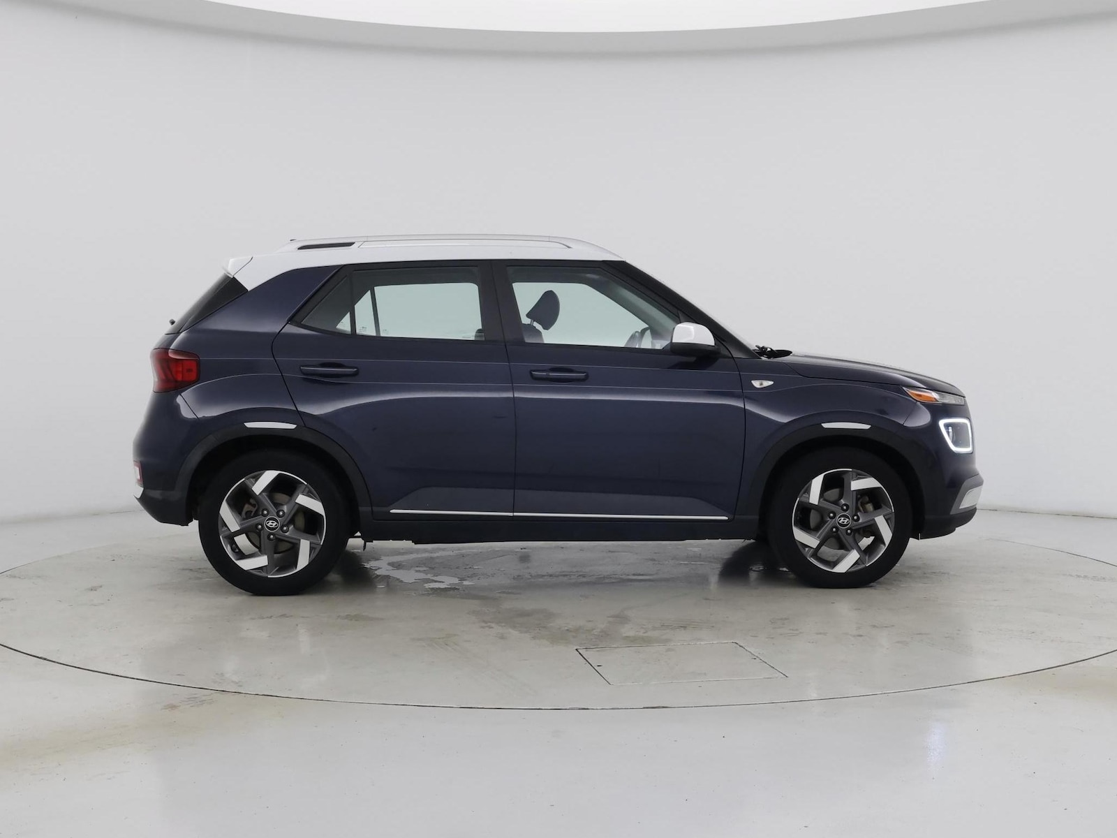 2022 Hyundai Venue Limited - Photo 8