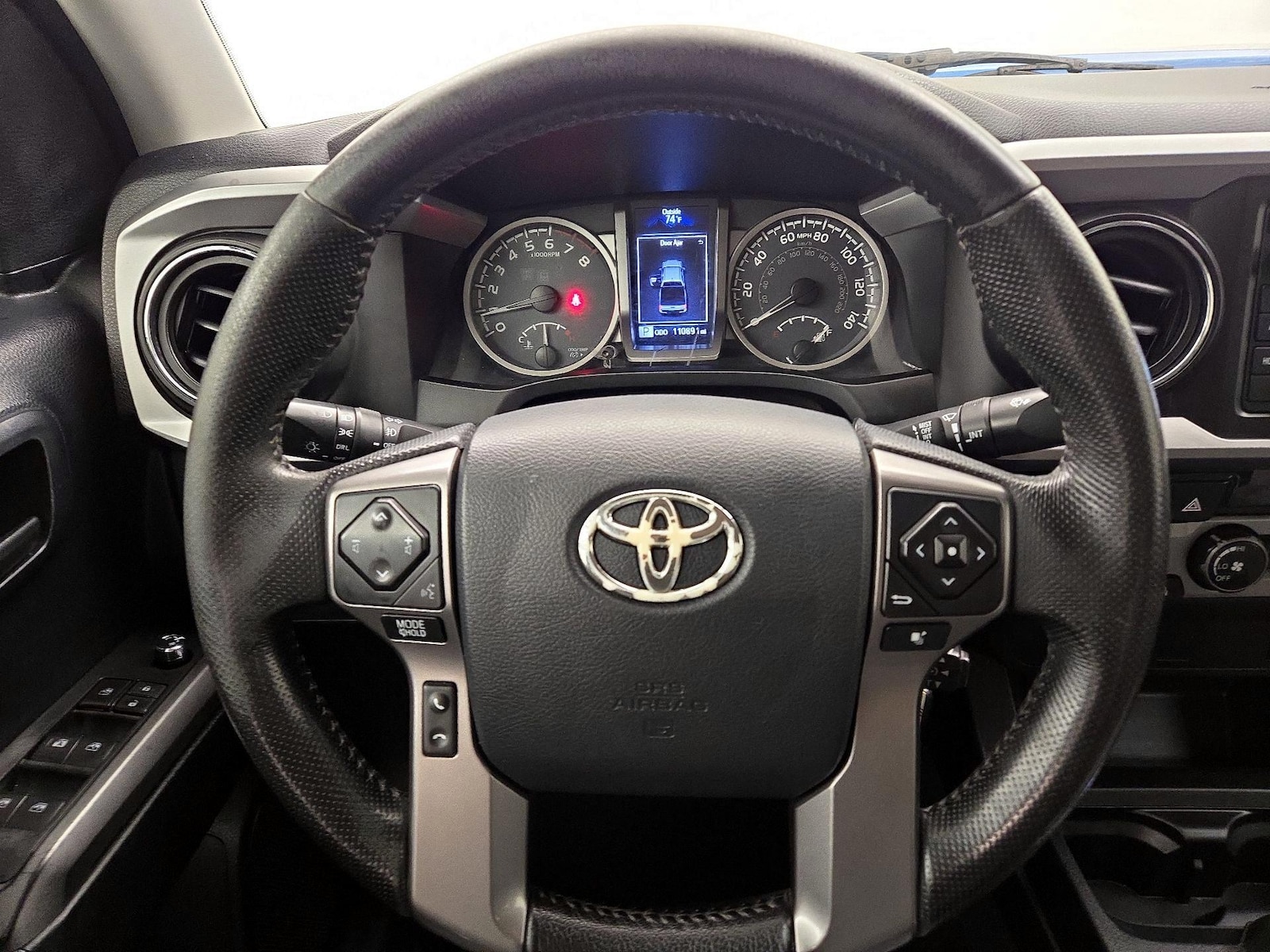 2016 Toyota Tacoma SR5, photo 11