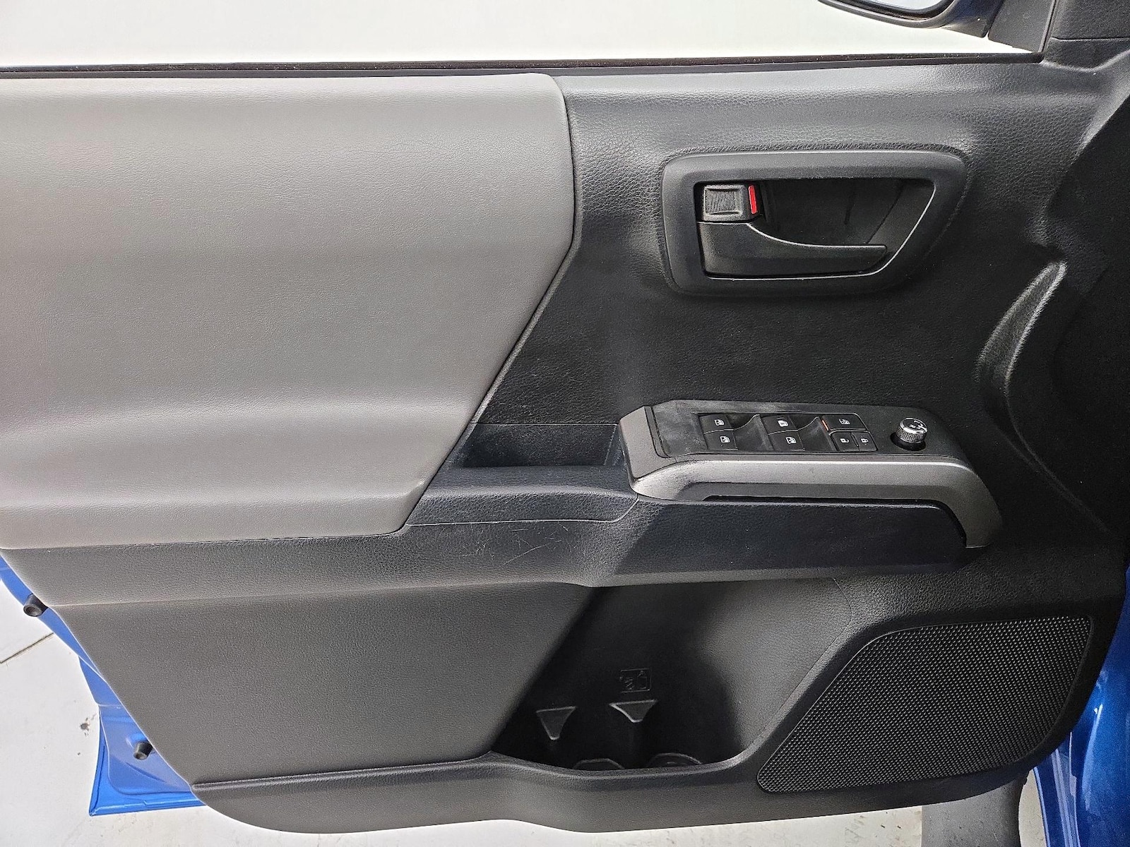 2016 Toyota Tacoma SR5, photo 13