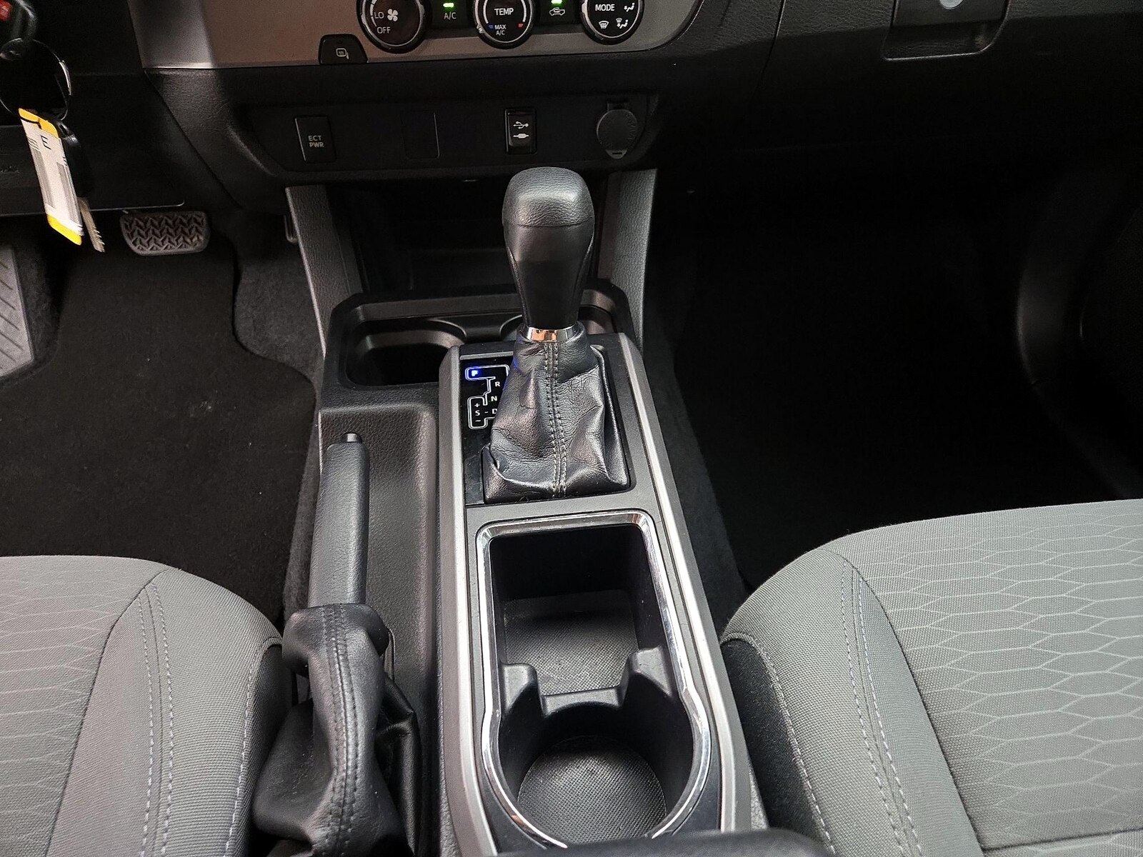 2016 Toyota Tacoma SR5, photo 18