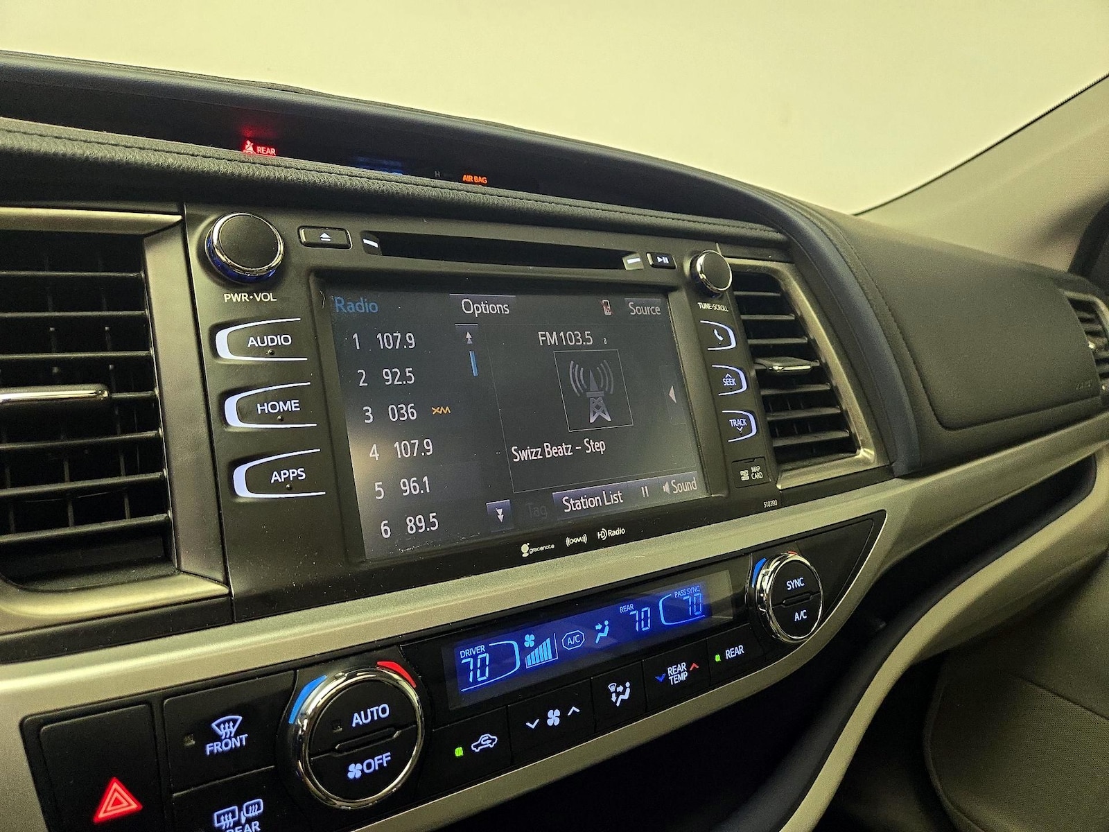 2019 Toyota Highlander XLE - Photo 16