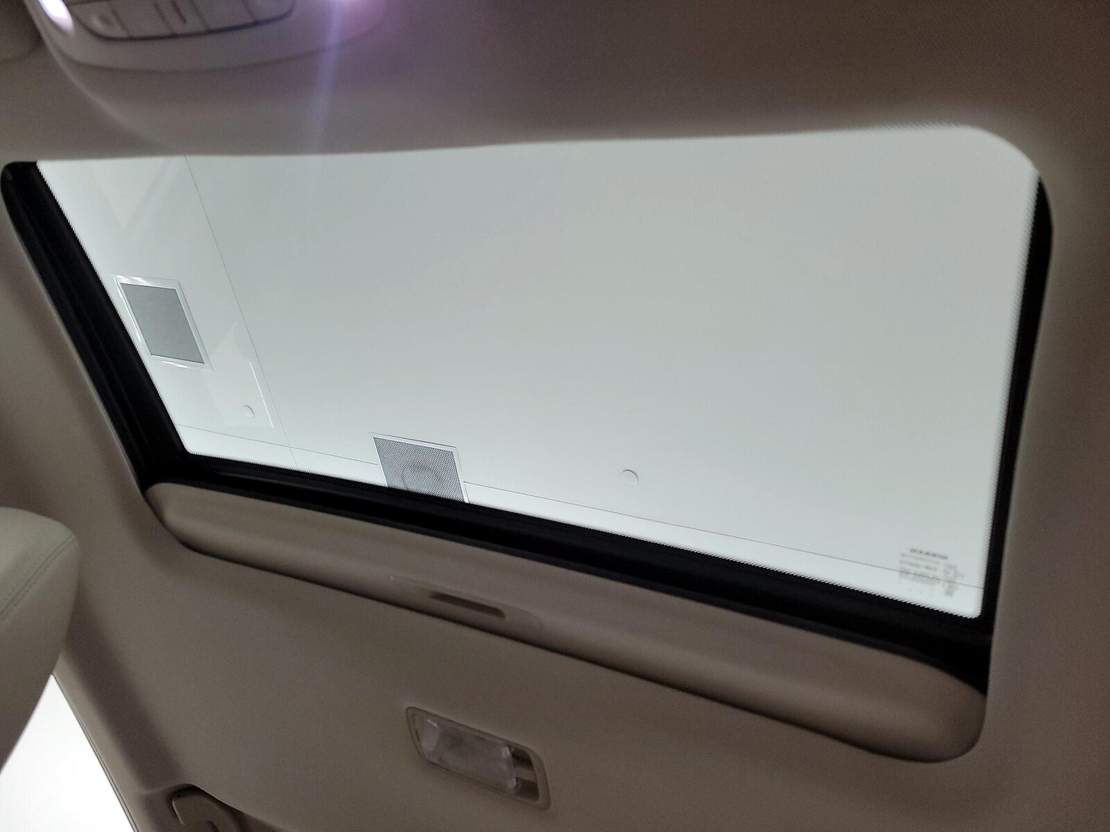 Sunroof(s) & Overhead Airbags