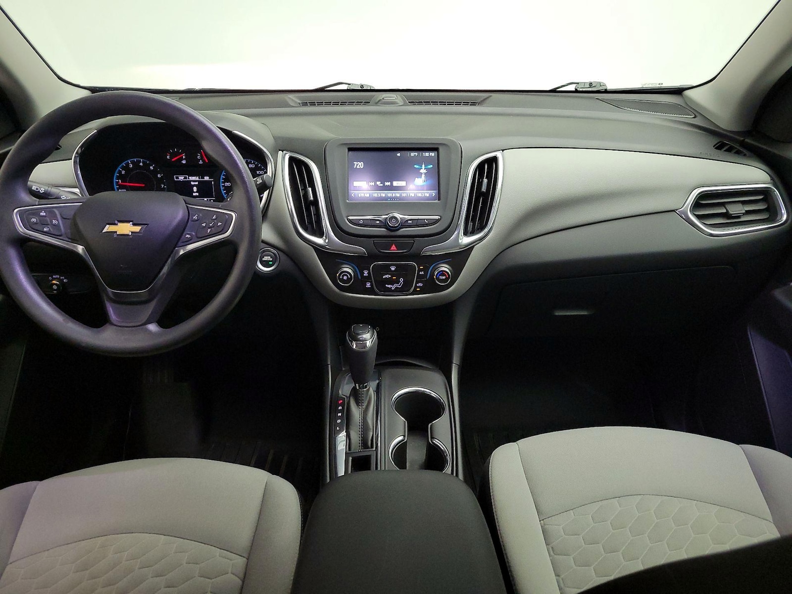 2018 Chevrolet Equinox LS - Photo 10