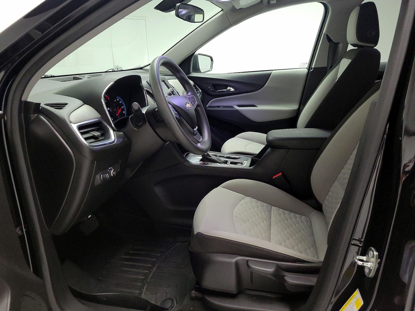 2018 Chevrolet Equinox LS - Photo 12