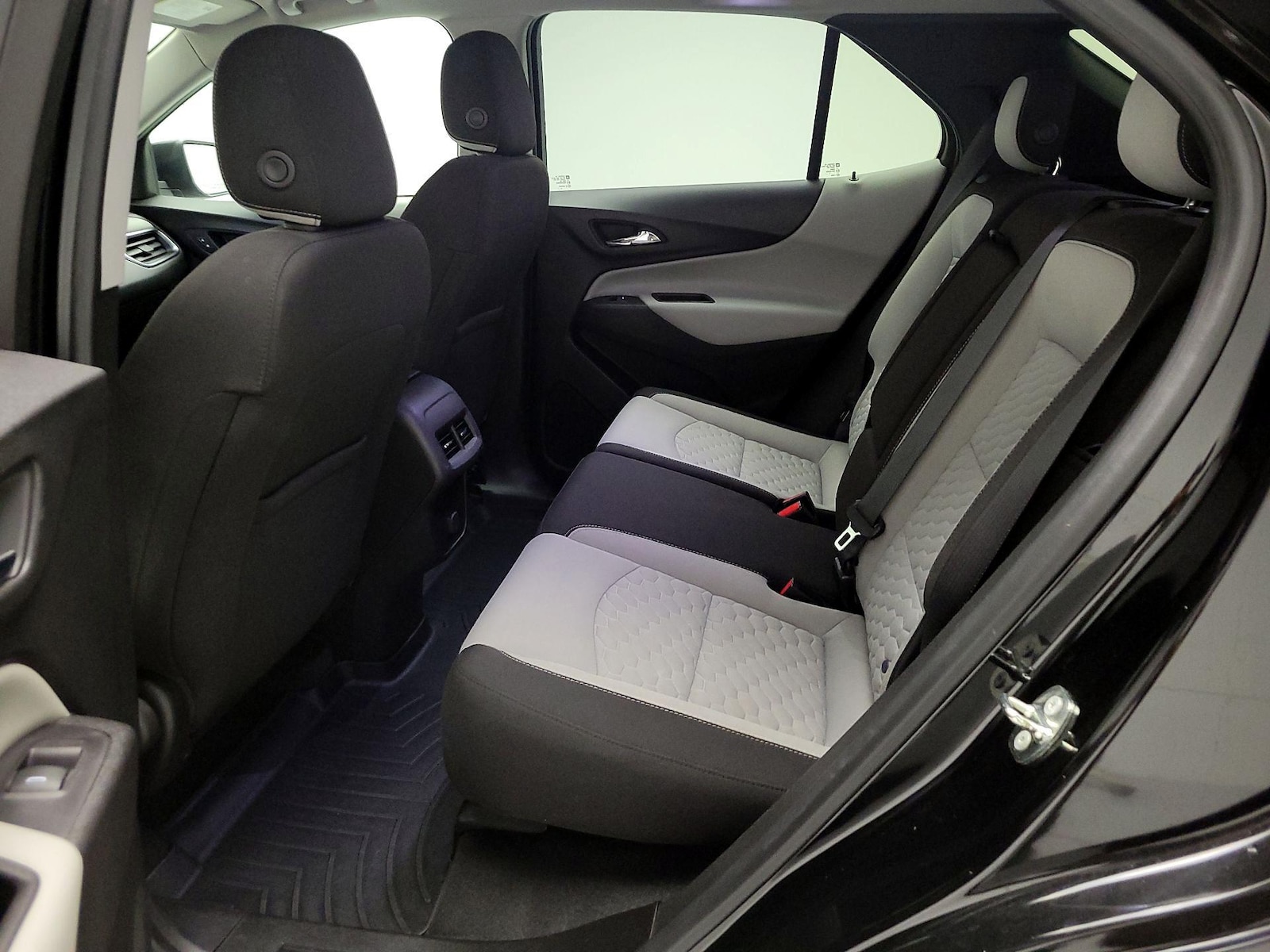 2018 Chevrolet Equinox LS - Photo 18