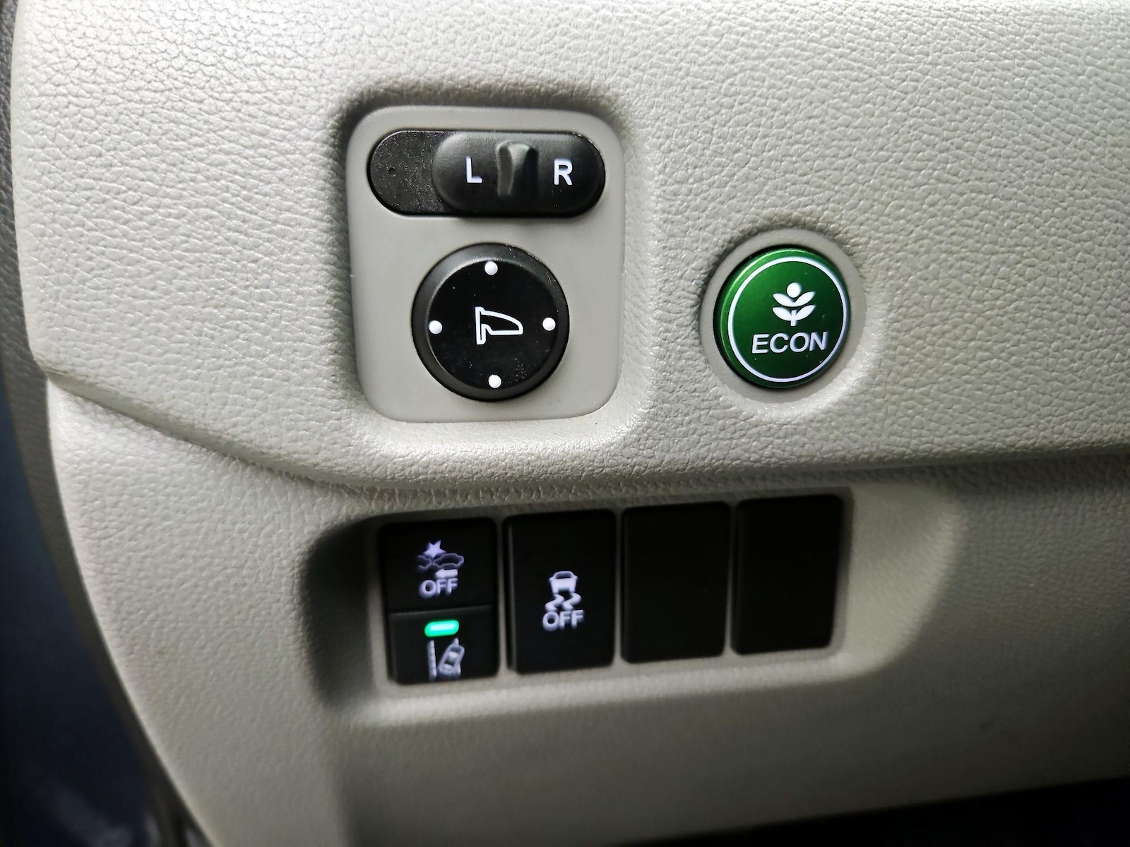 2022 Honda Pilot SE - Photo 14