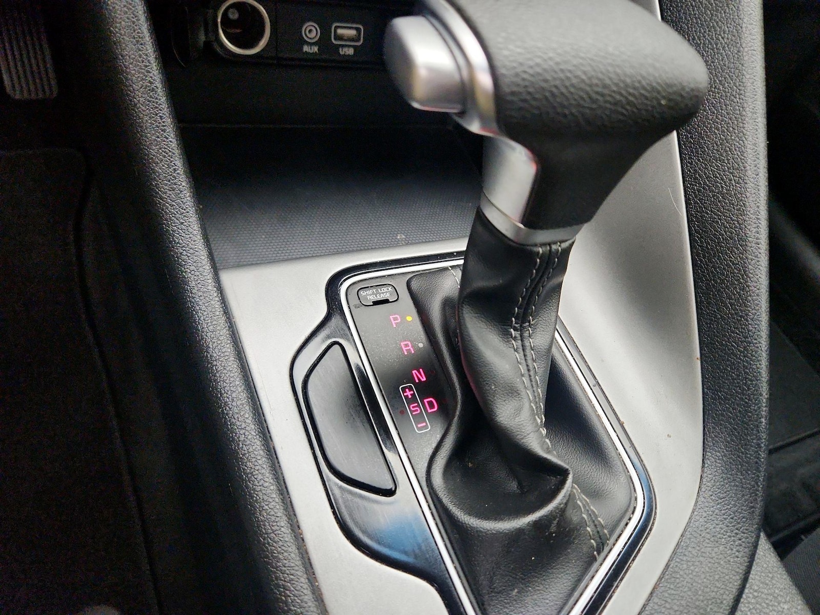 2018 Kia Niro LX - Photo 18