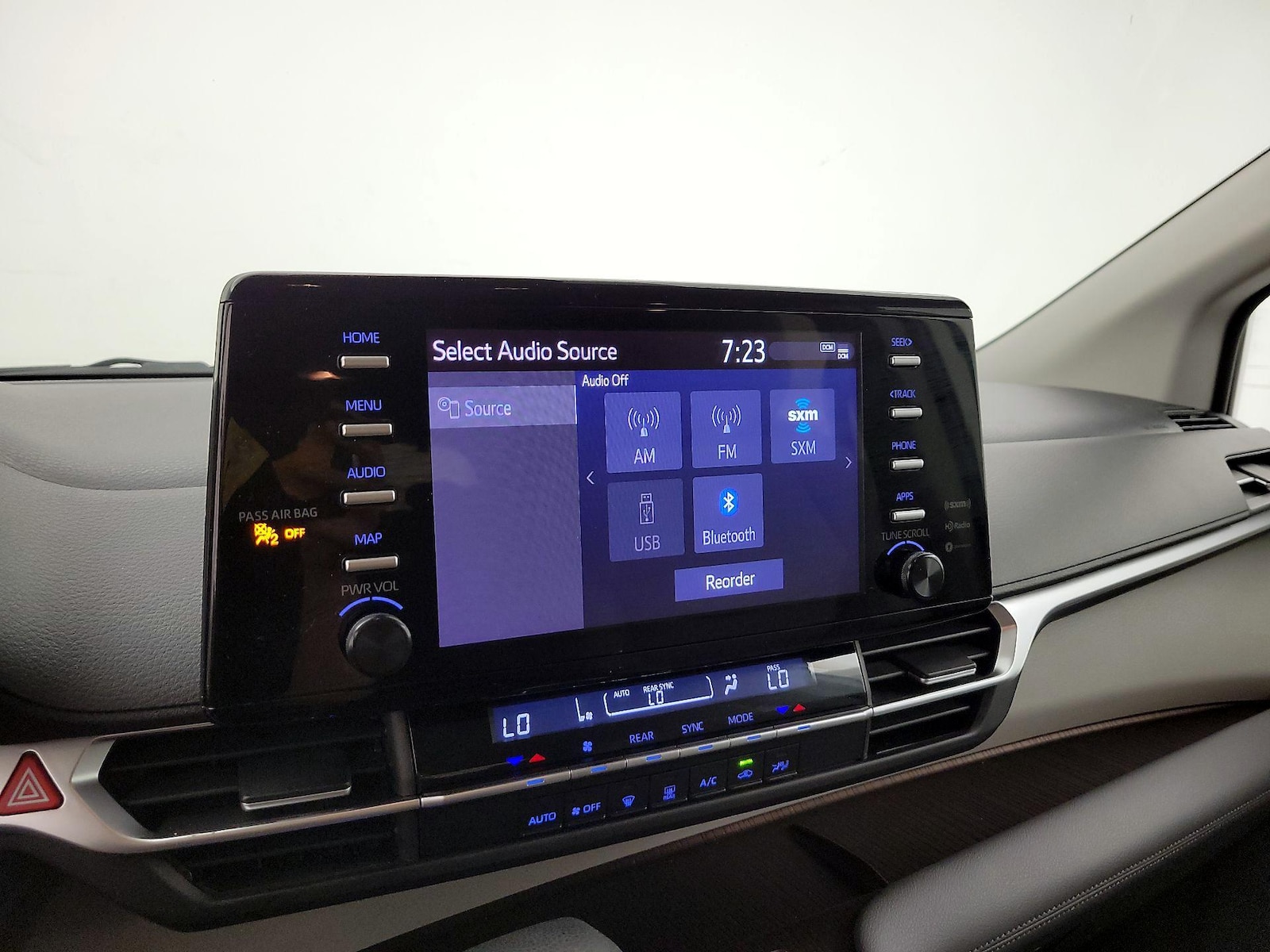 2021 Toyota Sienna LE - Photo 17