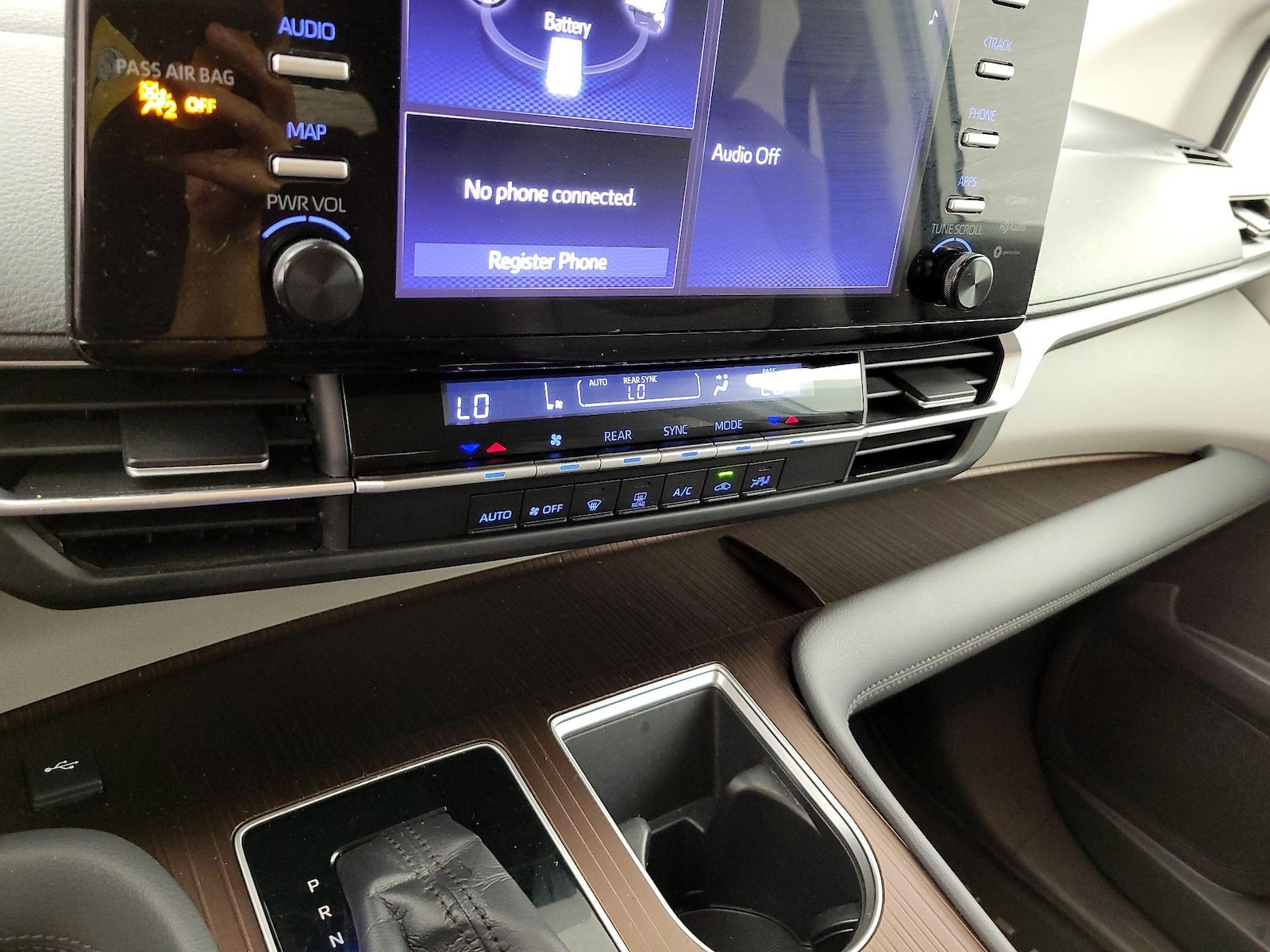 2021 Toyota Sienna LE - Photo 18