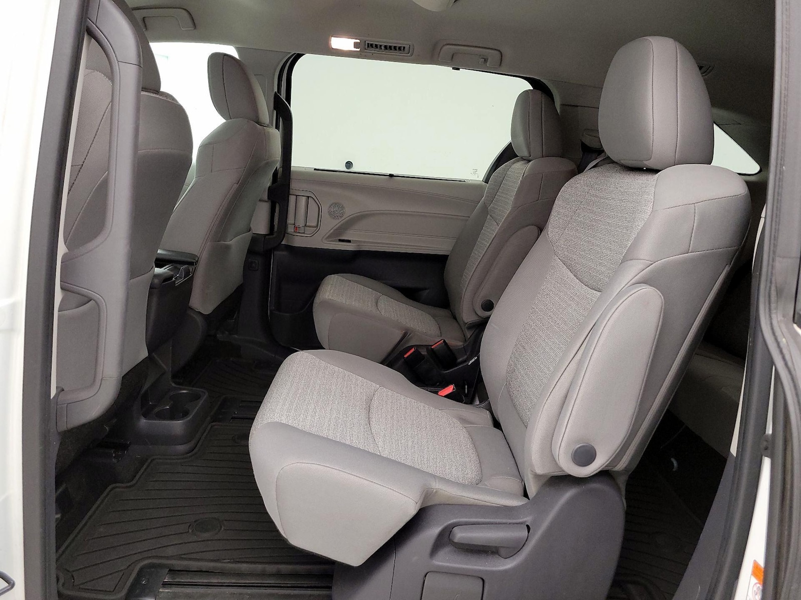 2021 Toyota Sienna LE - Photo 21