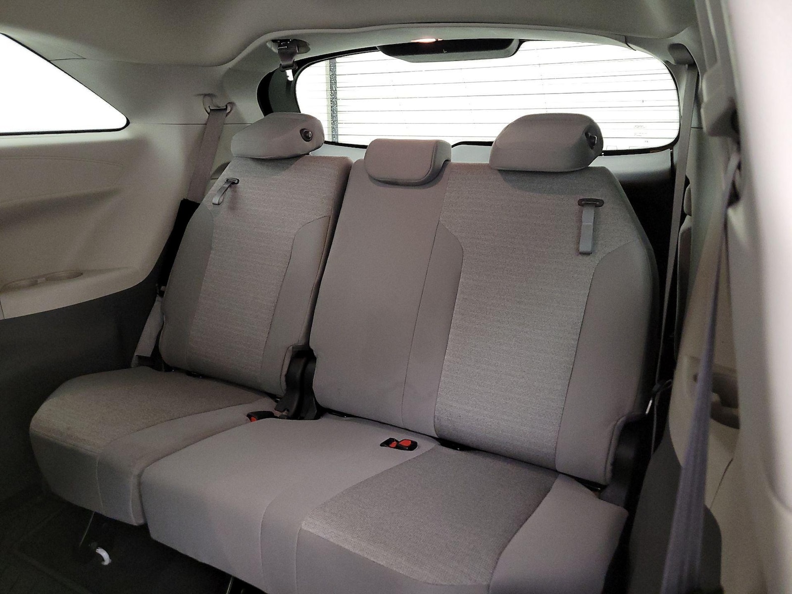 2021 Toyota Sienna LE - Photo 22
