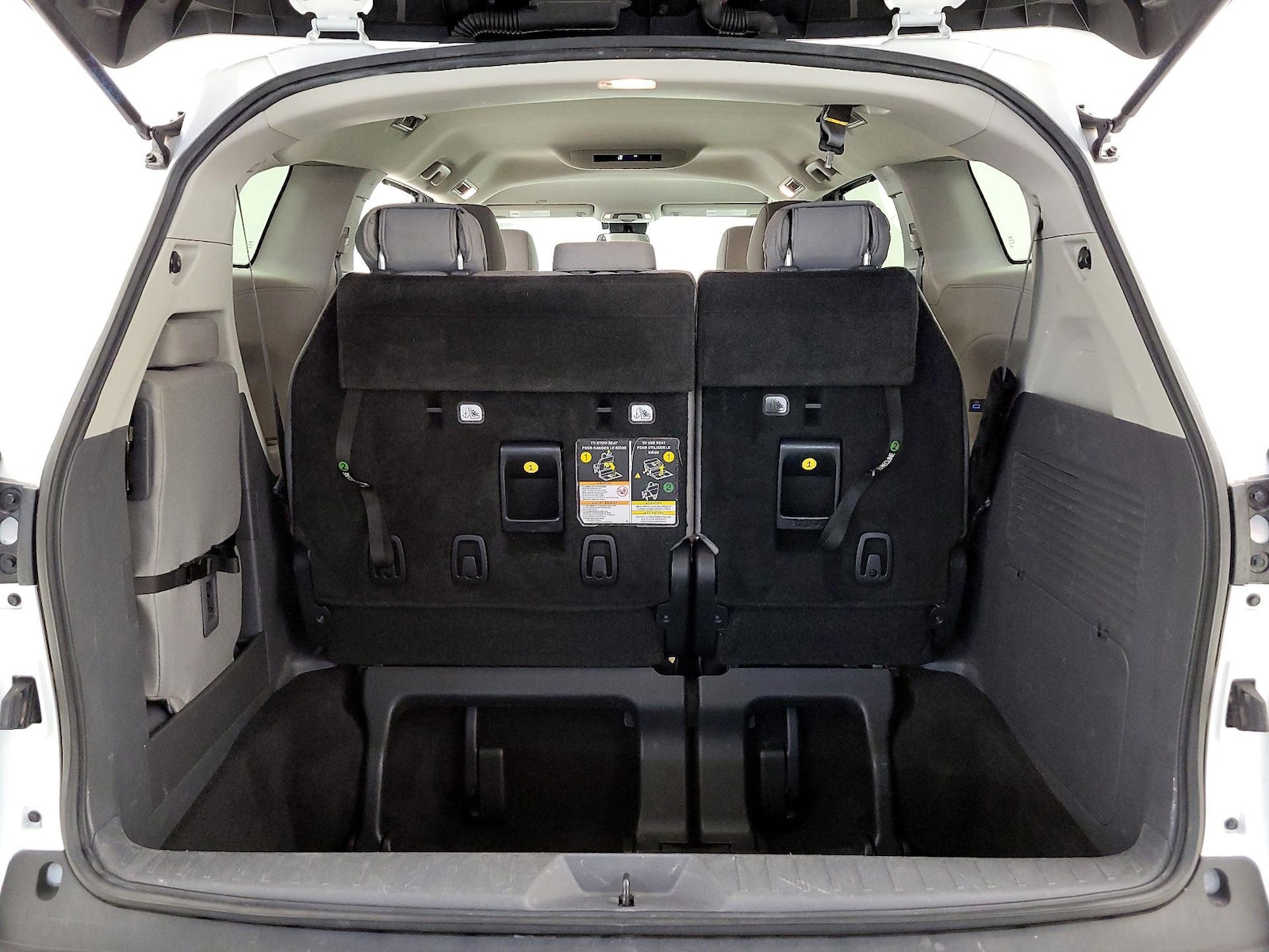 2021 Toyota Sienna LE - Photo 23