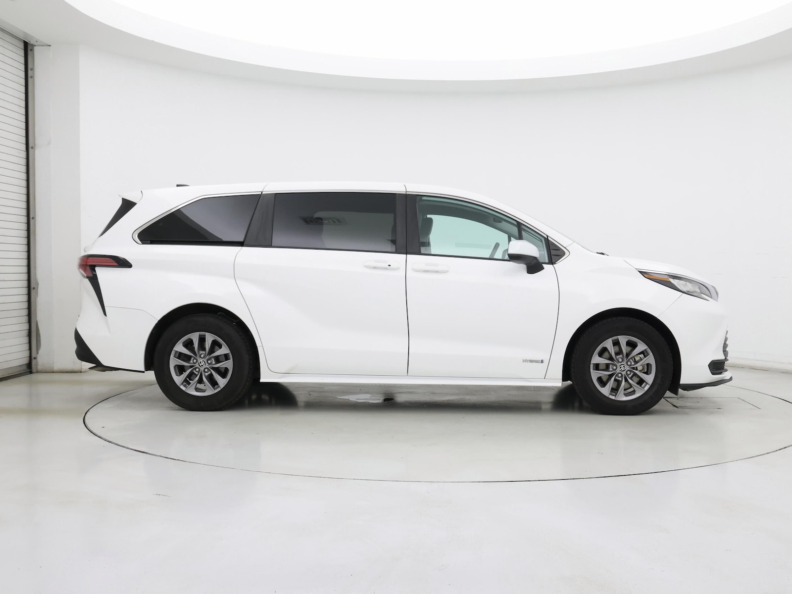 2021 Toyota Sienna LE - Photo 8