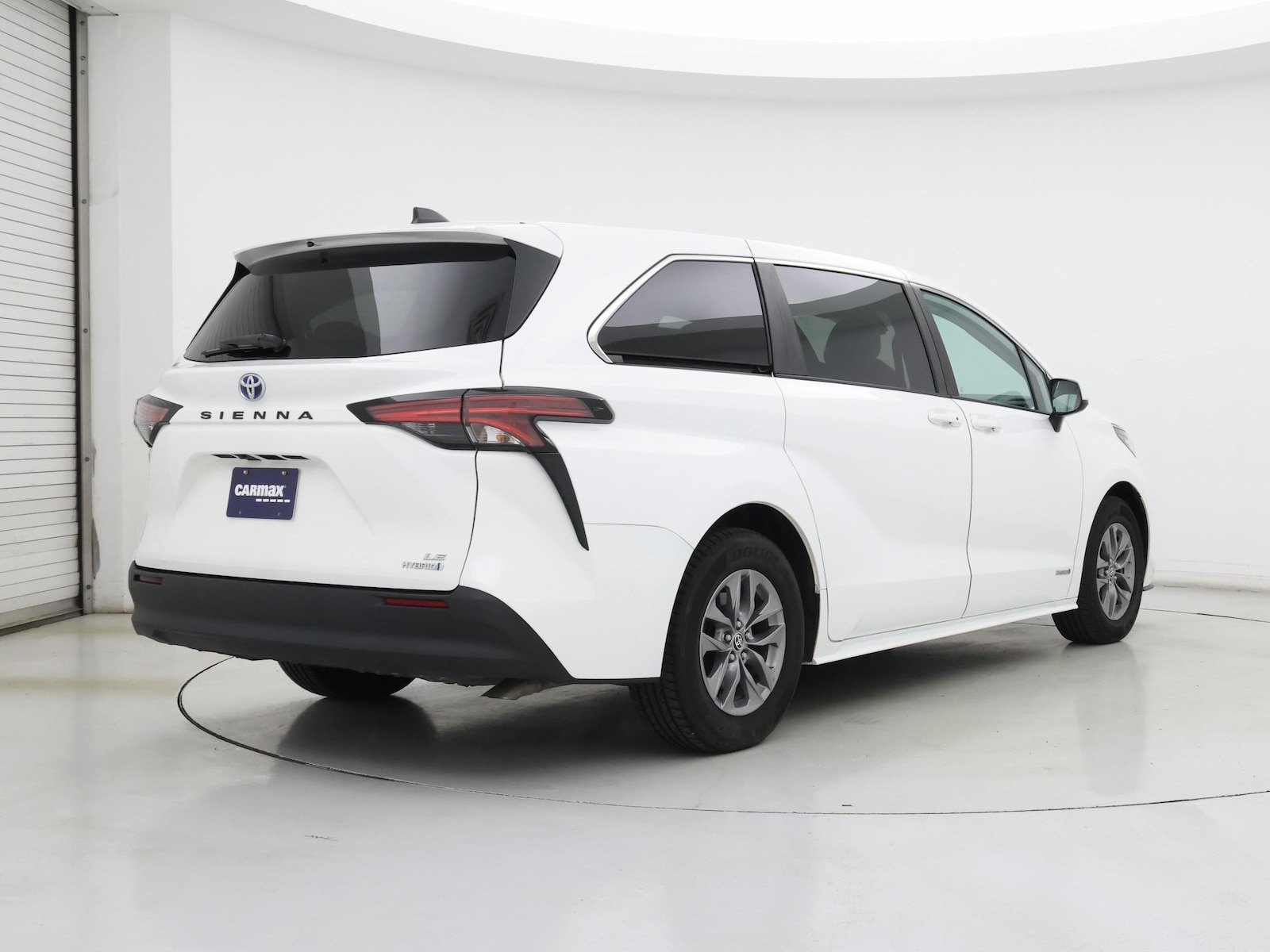 2021 Toyota Sienna LE - Photo 9