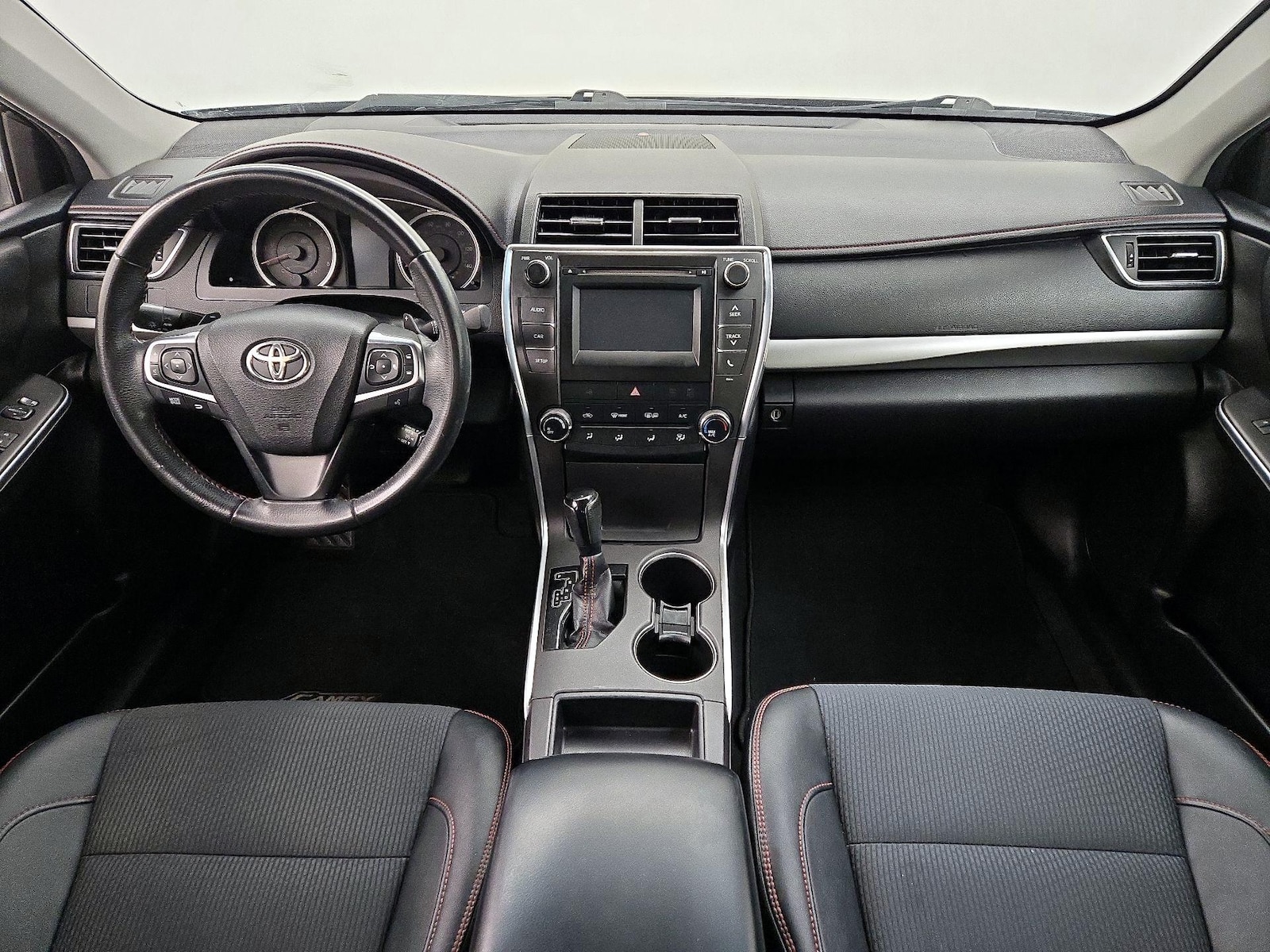 2017 Toyota Camry SE - Photo 10