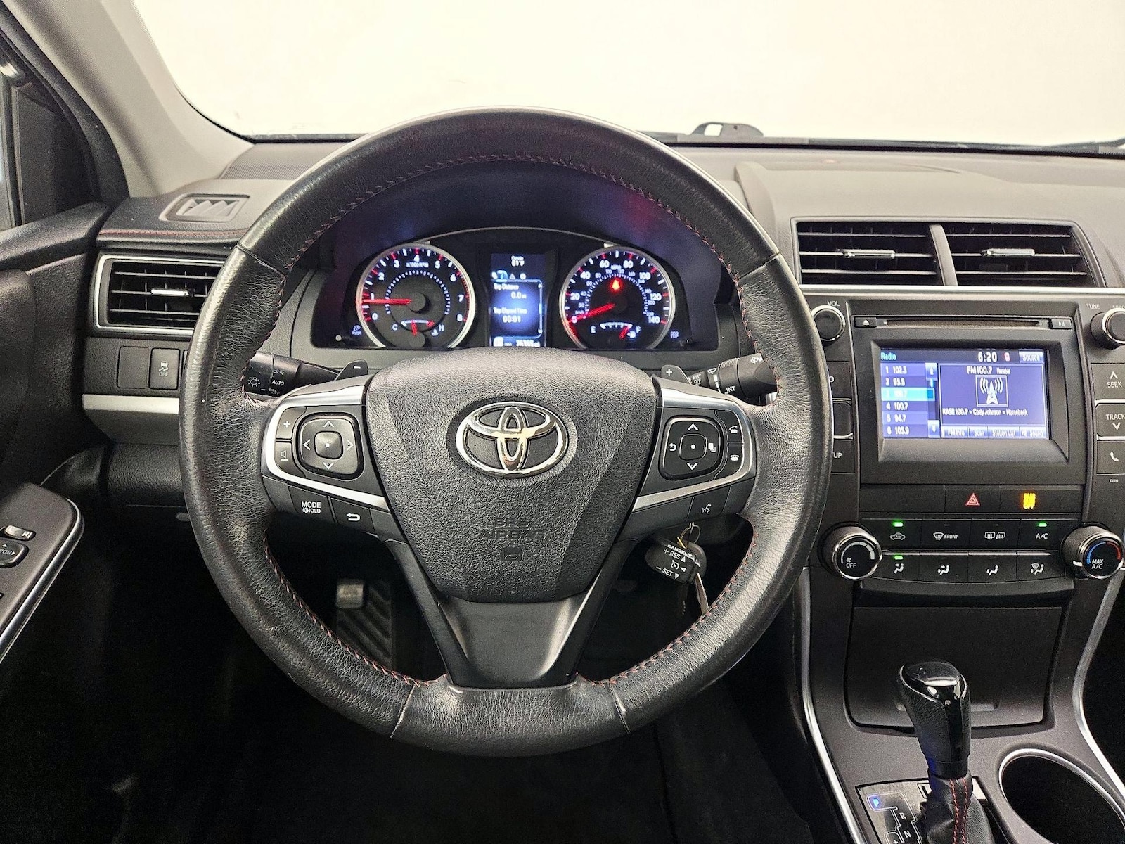 2017 Toyota Camry SE - Photo 11