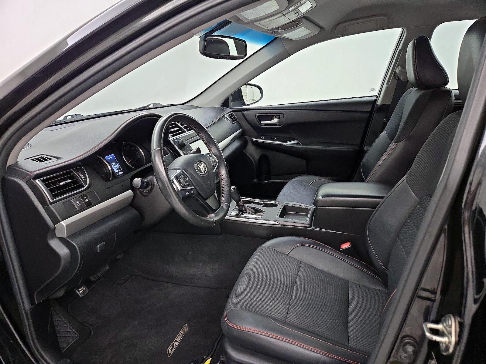 2017 Toyota Camry SE - Photo 12