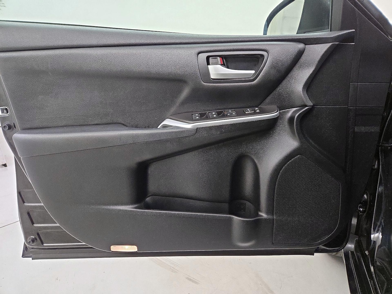 2017 Toyota Camry SE - Photo 13