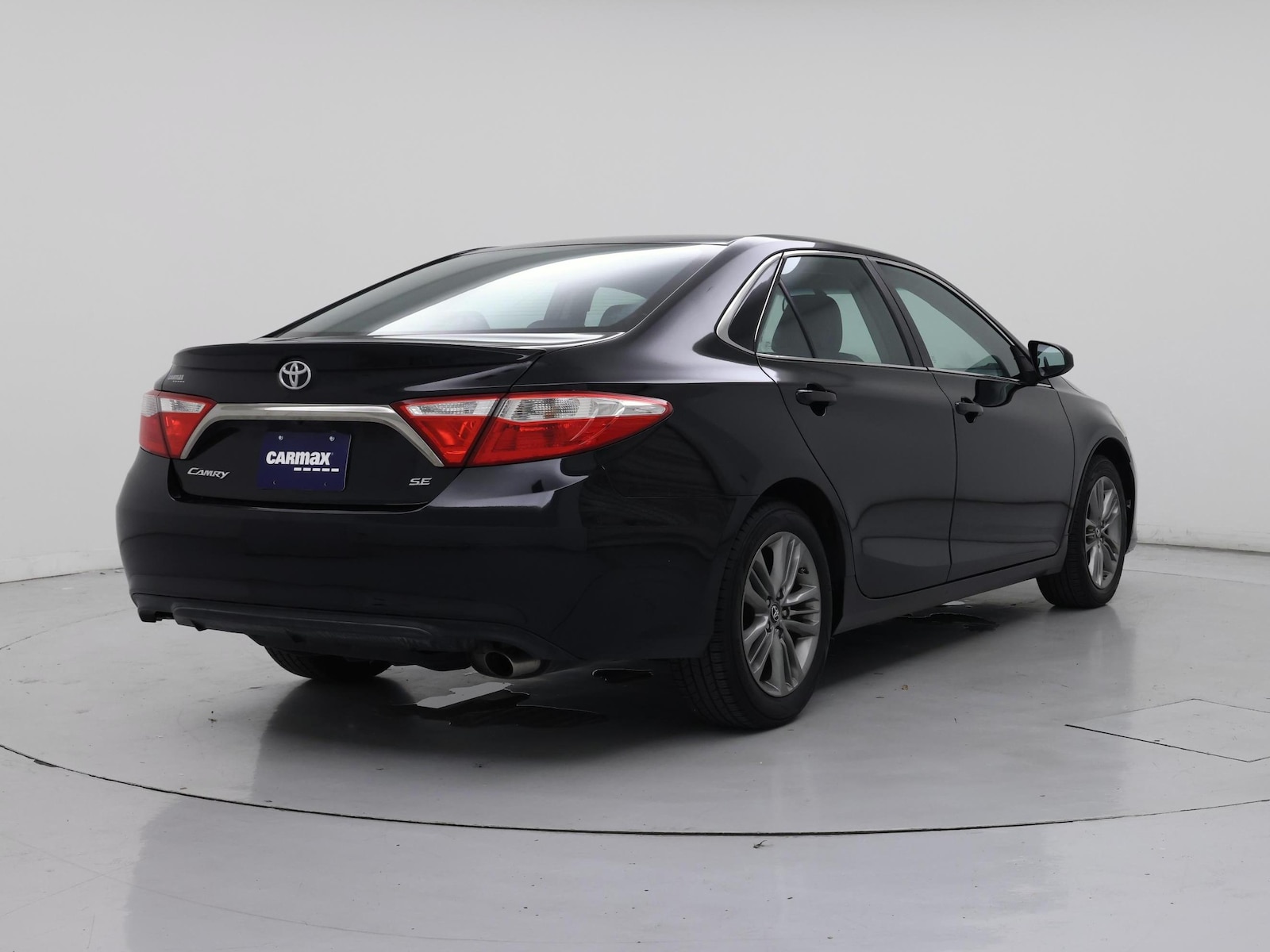 2017 Toyota Camry SE - Photo 9