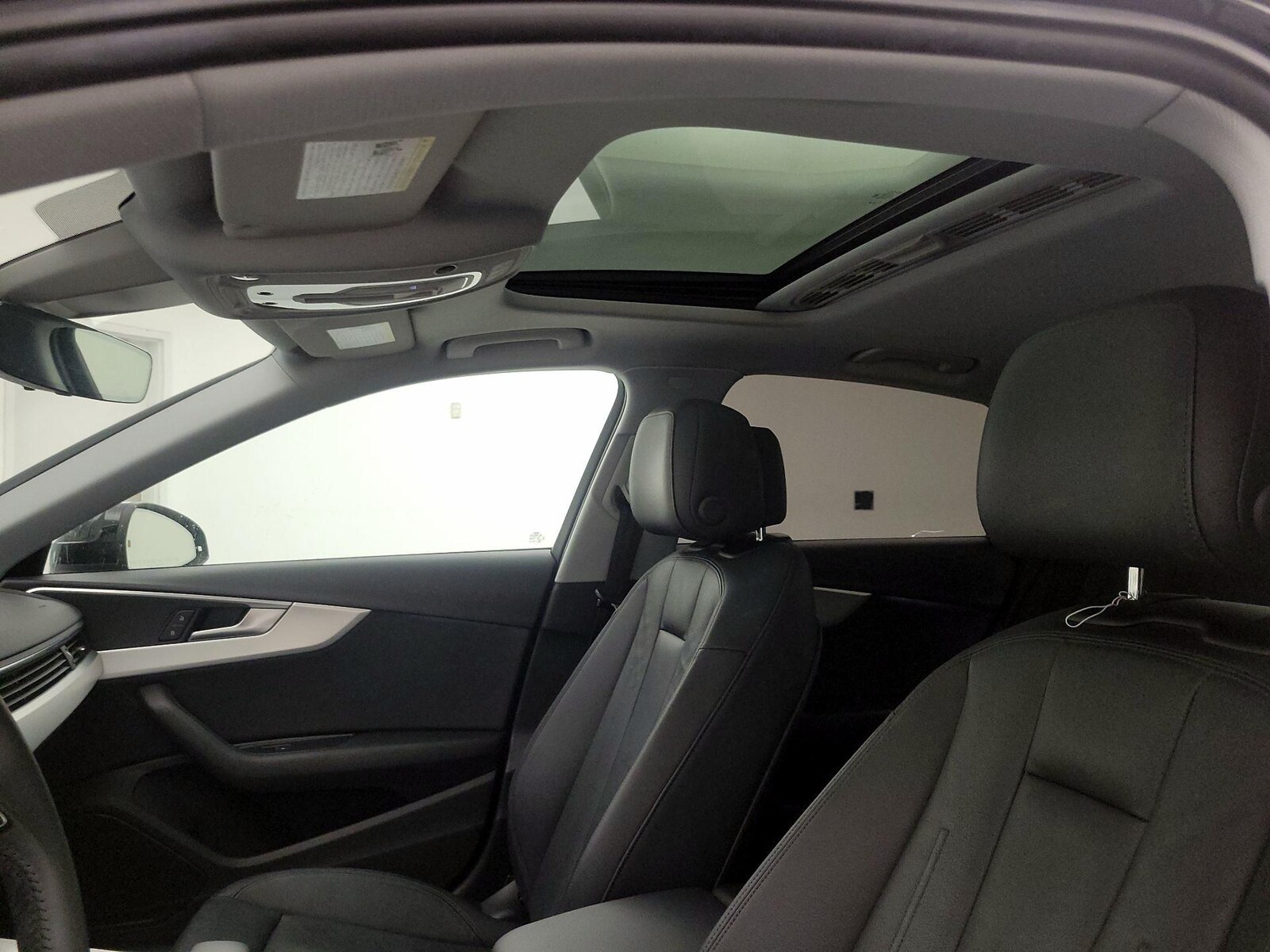 Sunroof(s) & Overhead Airbags