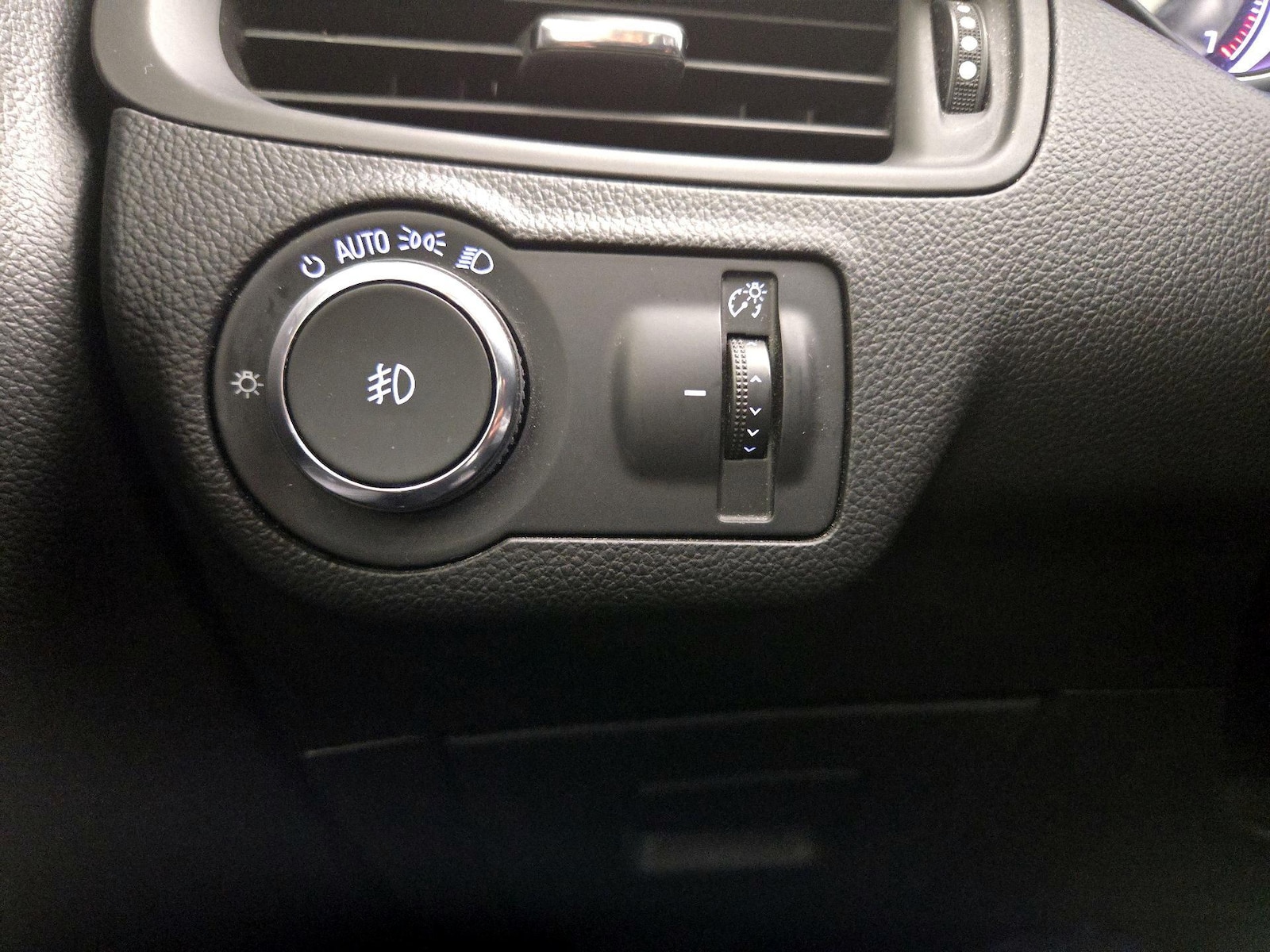 2020 Buick Envision Essence - Photo 14