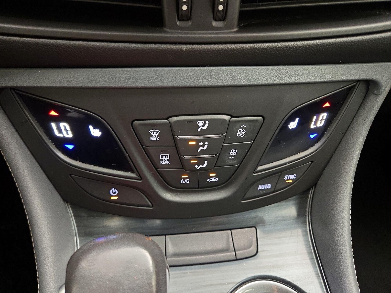 2020 Buick Envision Essence - Photo 17