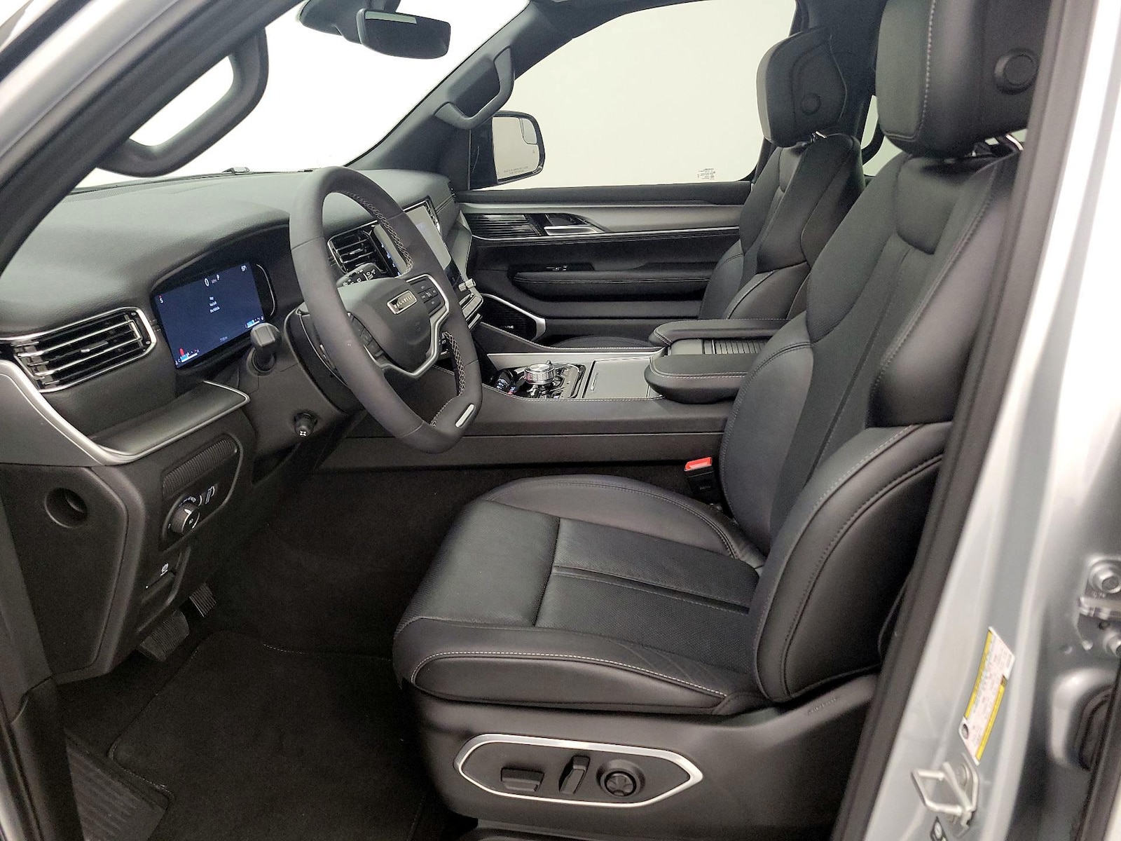 2025 Jeep Wagoneer Series II - Photo 12