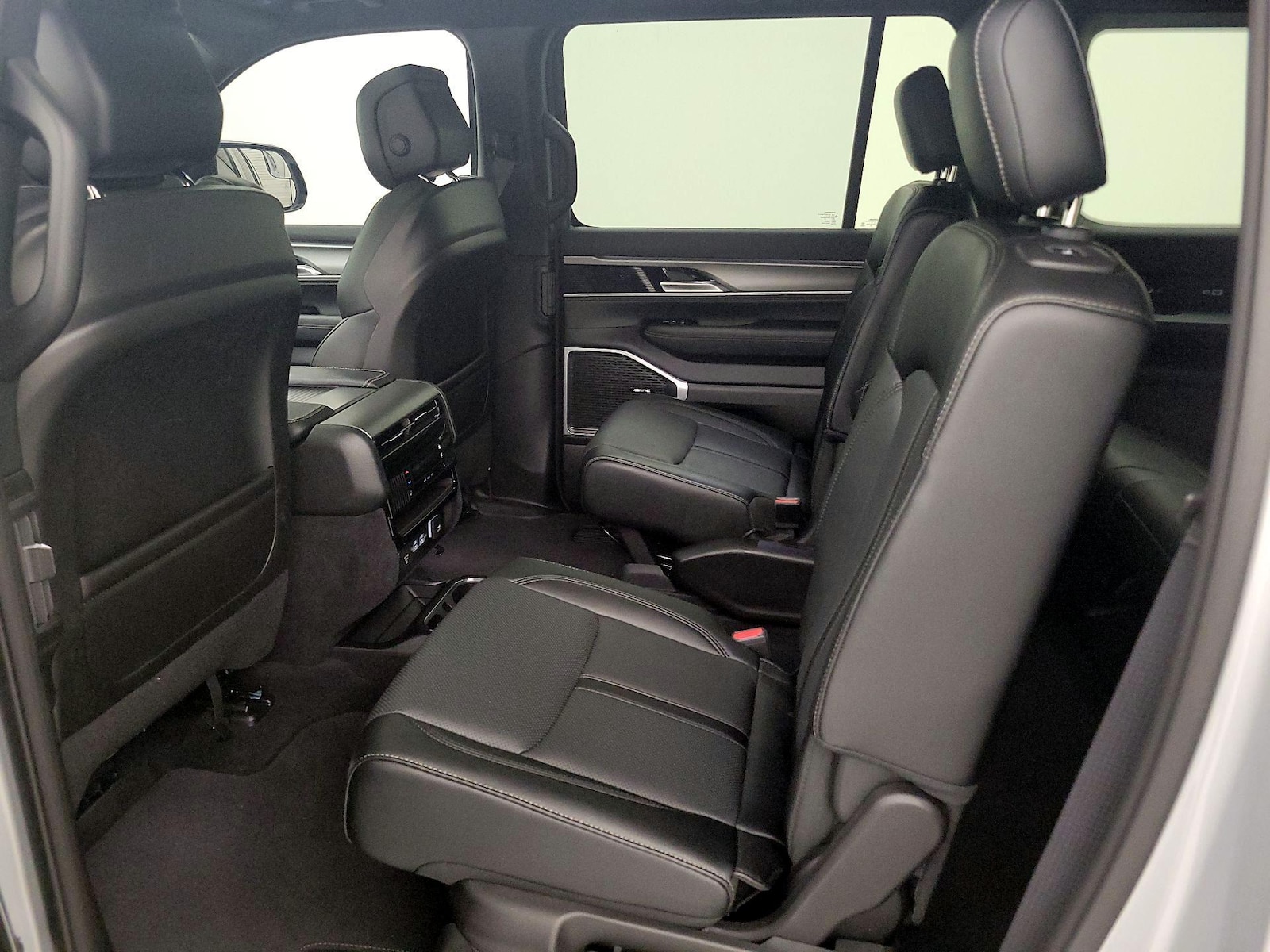 2025 Jeep Wagoneer Series II - Photo 22