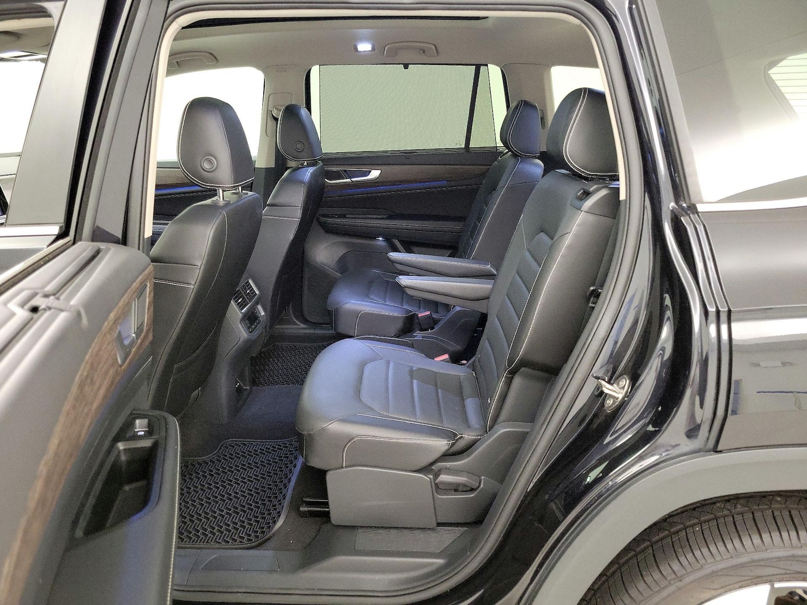 2024 Volkswagen Atlas SEL - Photo 21