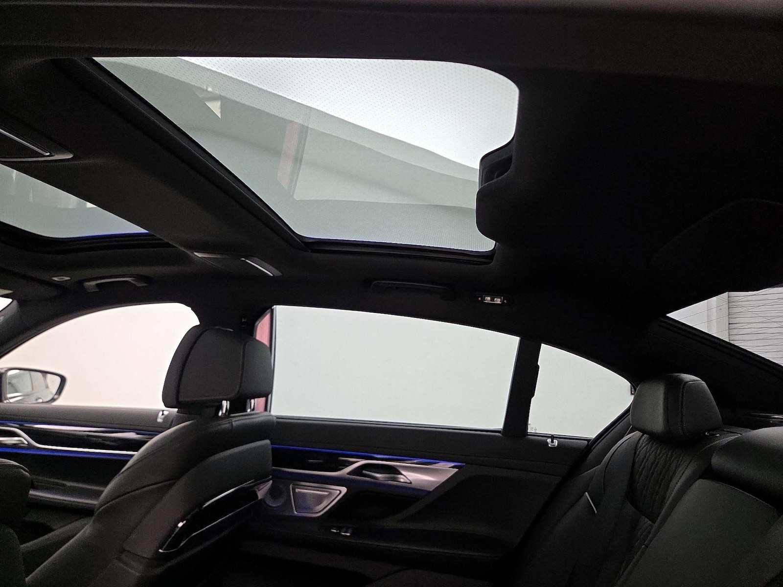2022 BMW 7 Series 750i - Photo 25