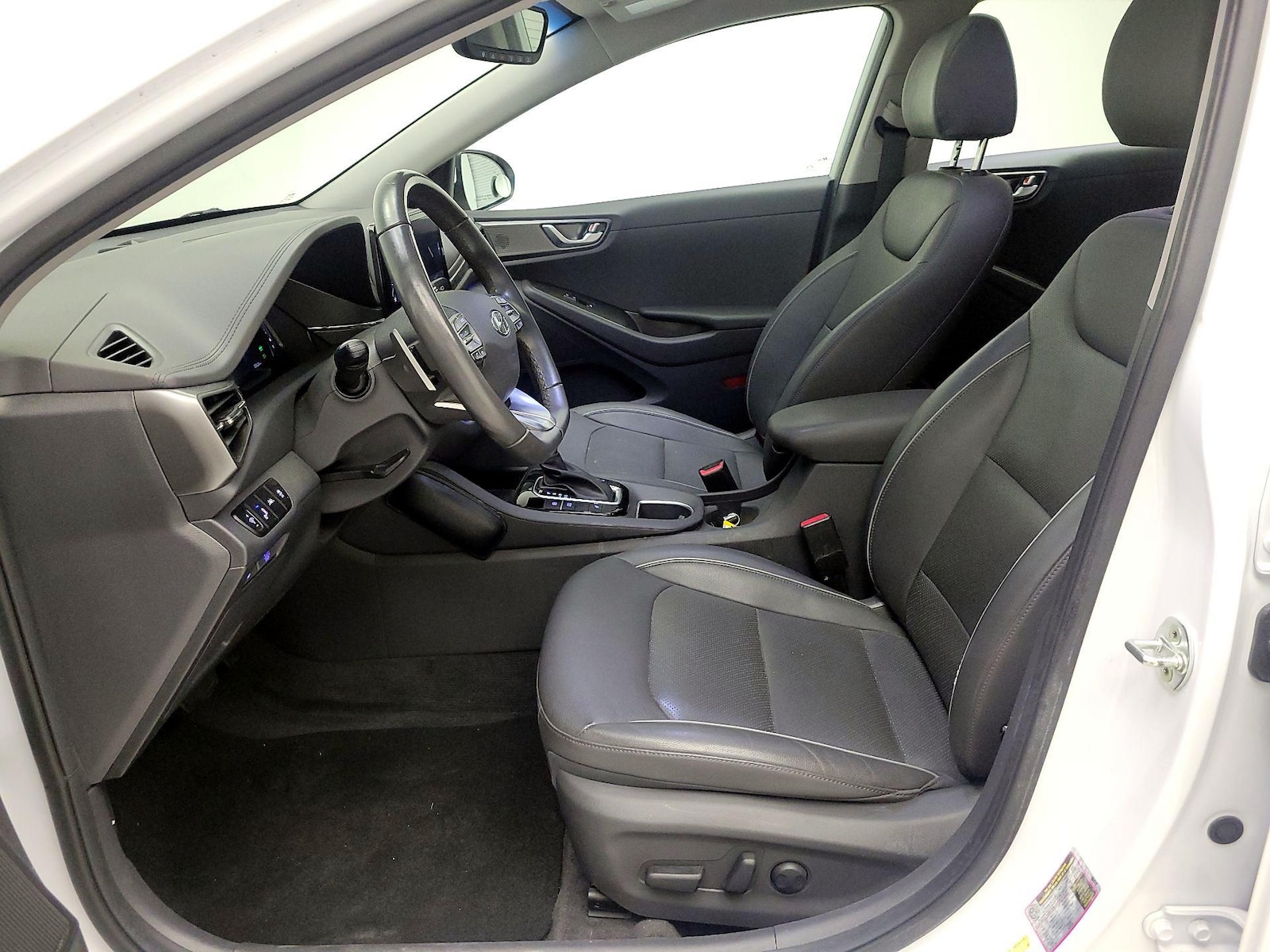2020 Hyundai IONIQ Limited - Photo 12