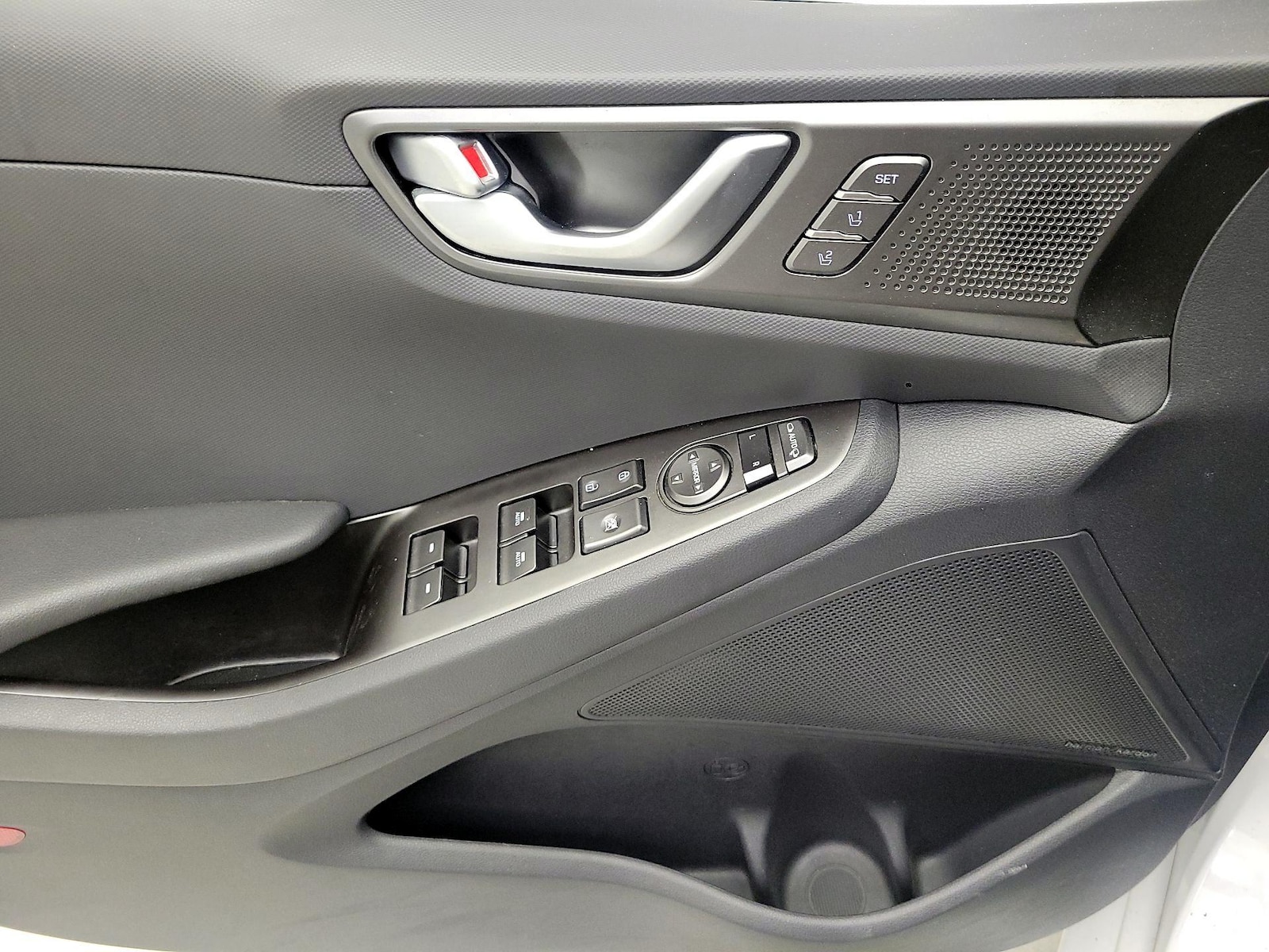 2020 Hyundai IONIQ Limited - Photo 13