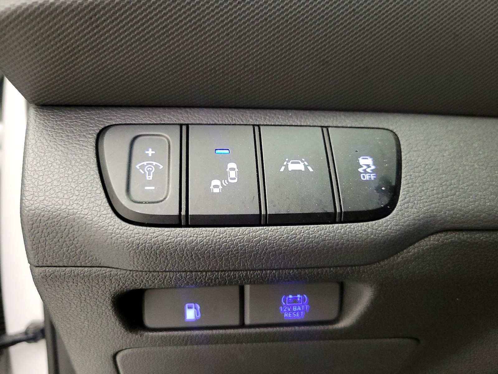 2020 Hyundai IONIQ Limited - Photo 14