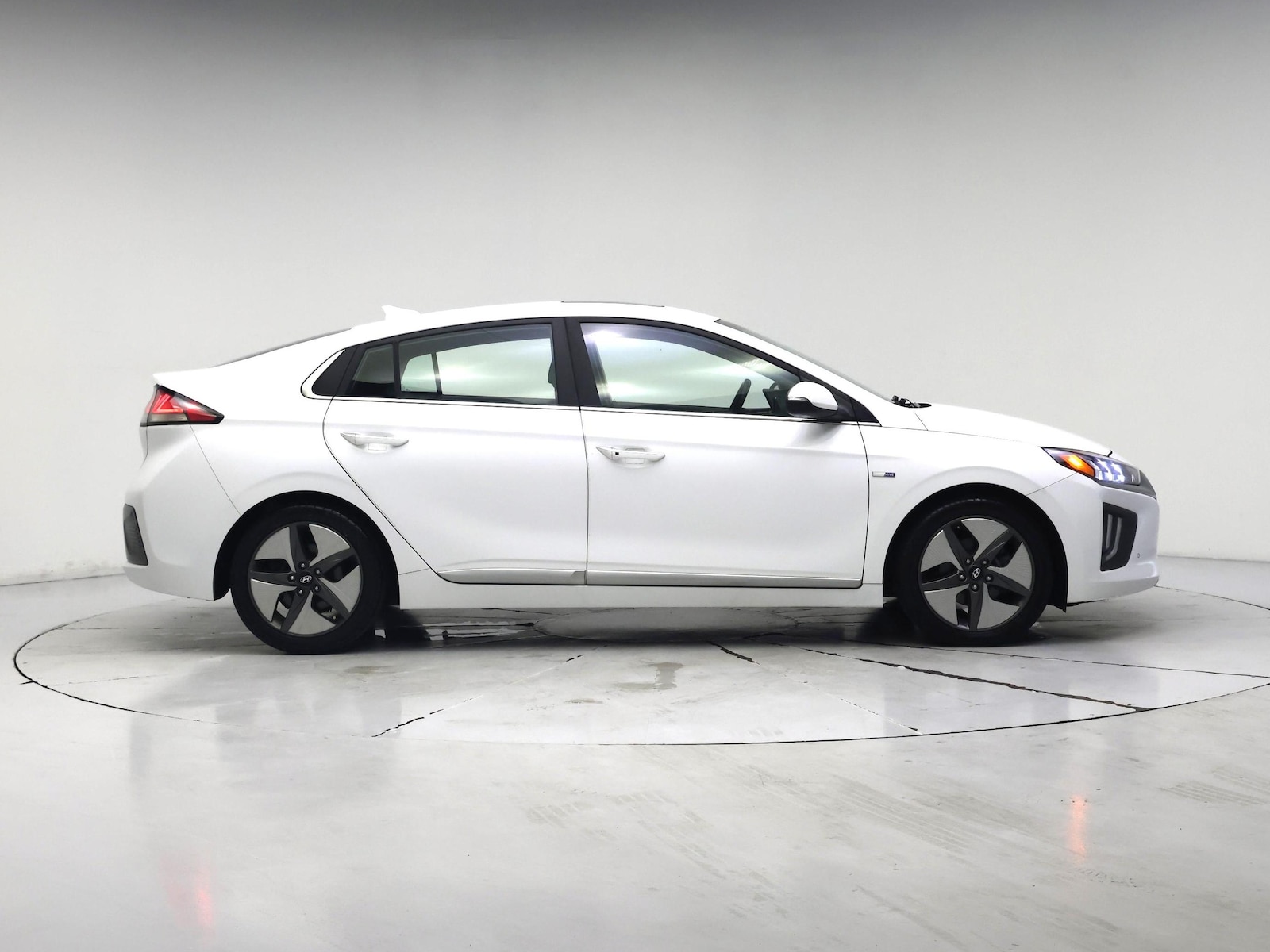 2020 Hyundai IONIQ Limited - Photo 8