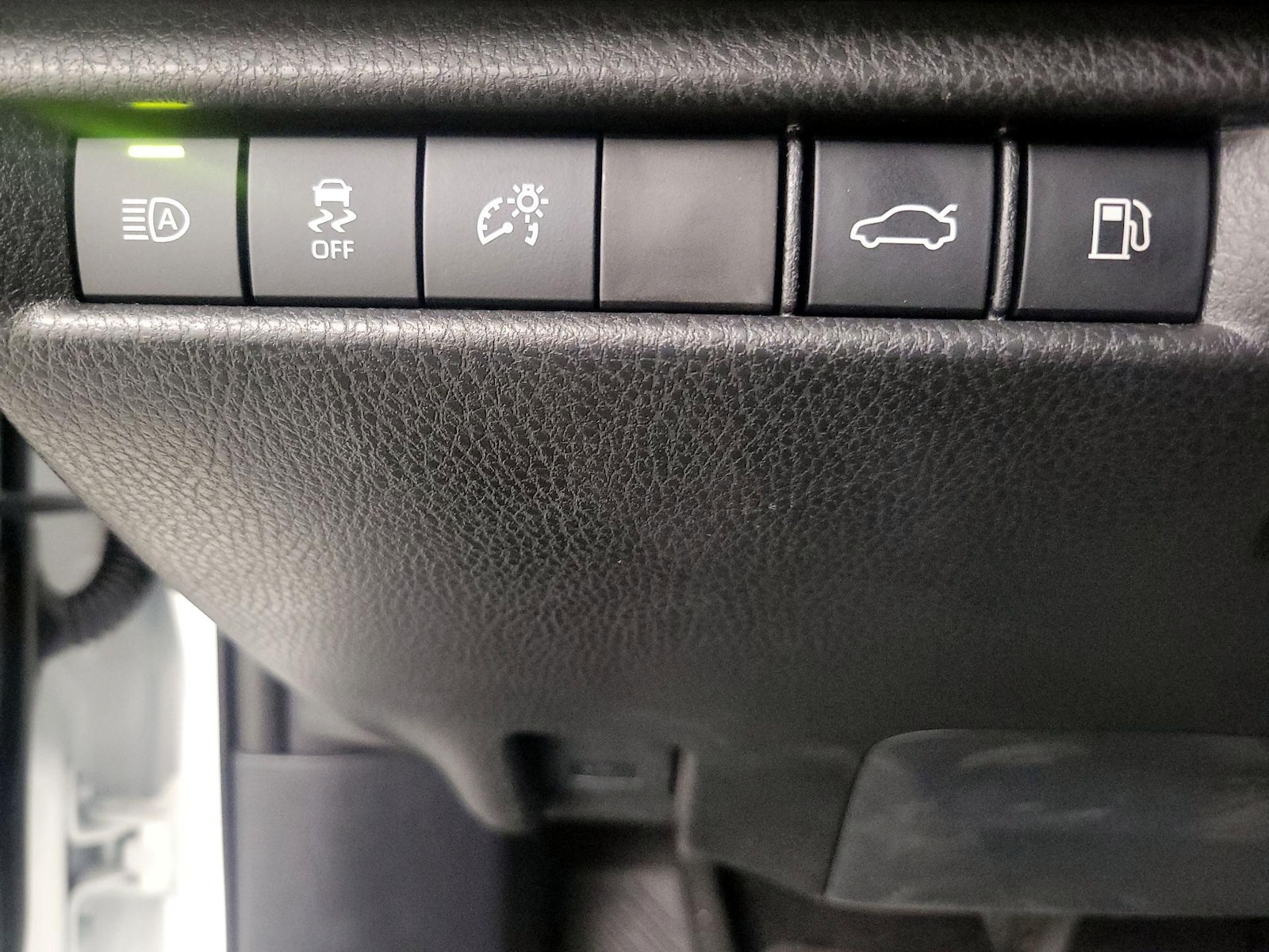 2026 Toyota Camry LE - Photo 13