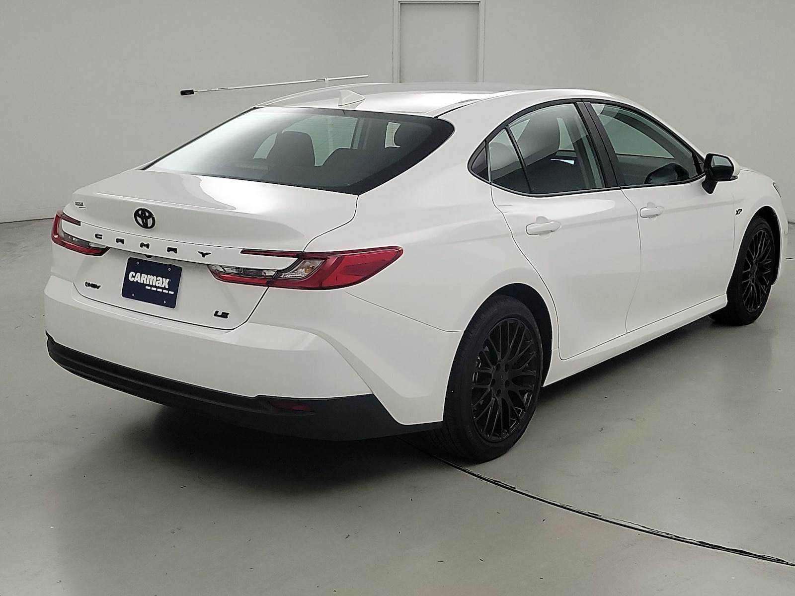 2026 Toyota Camry LE - Photo 6