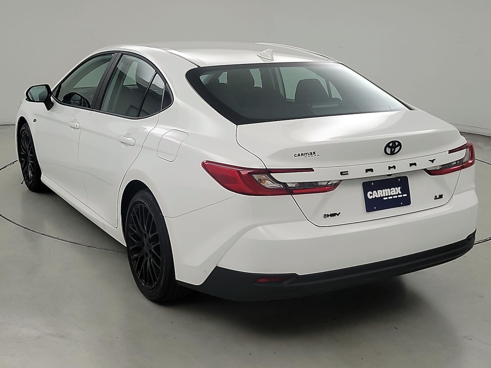 2026 Toyota Camry LE - Photo 8