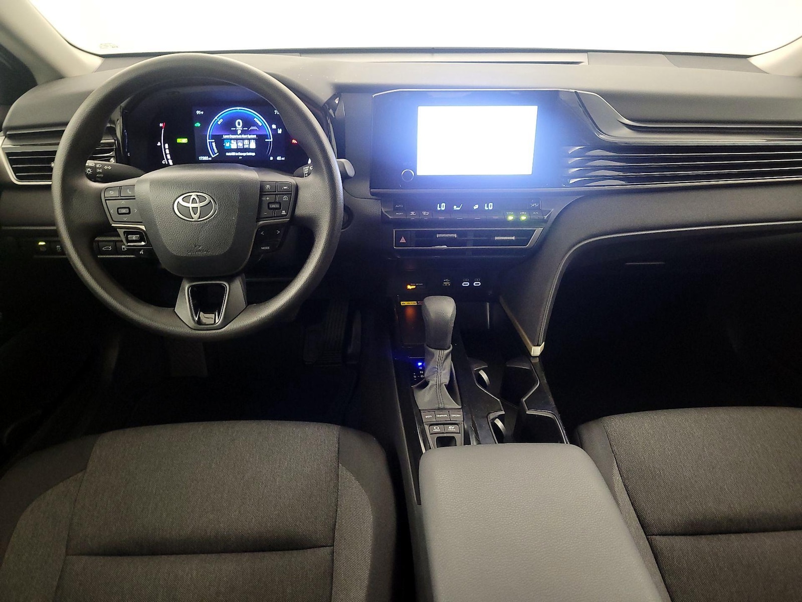 2026 Toyota Camry LE - Photo 9
