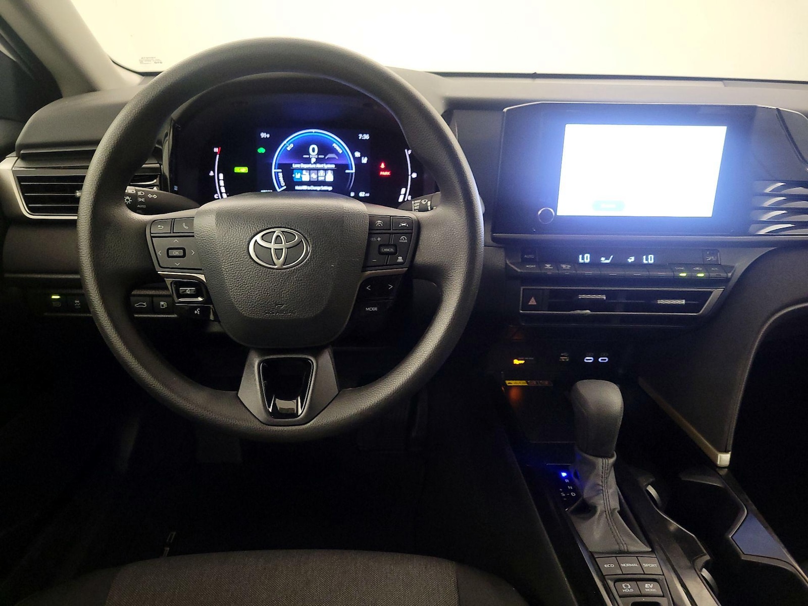 2026 Toyota Camry LE - Photo 10