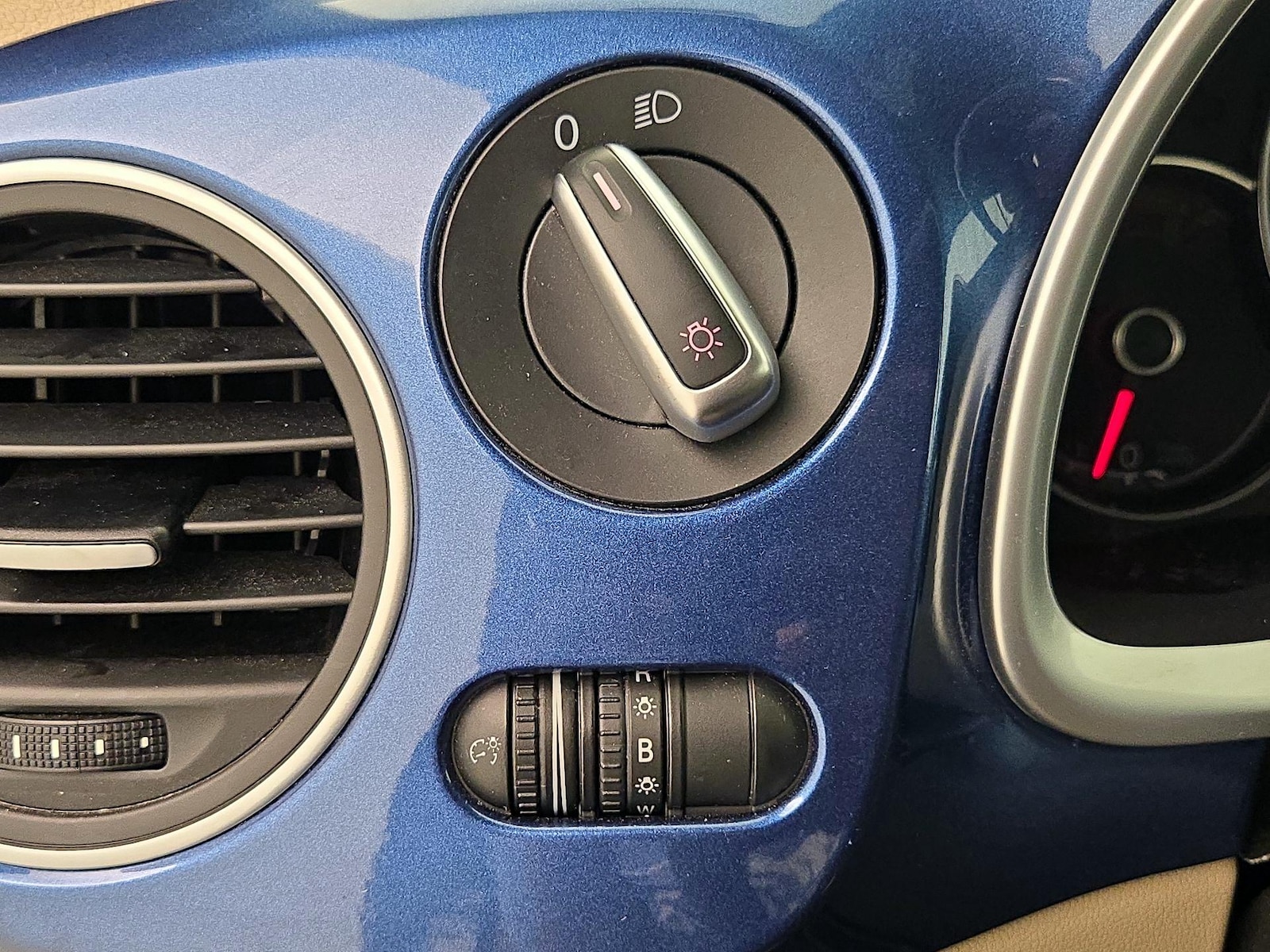 2019 Volkswagen Beetle S - Photo 14