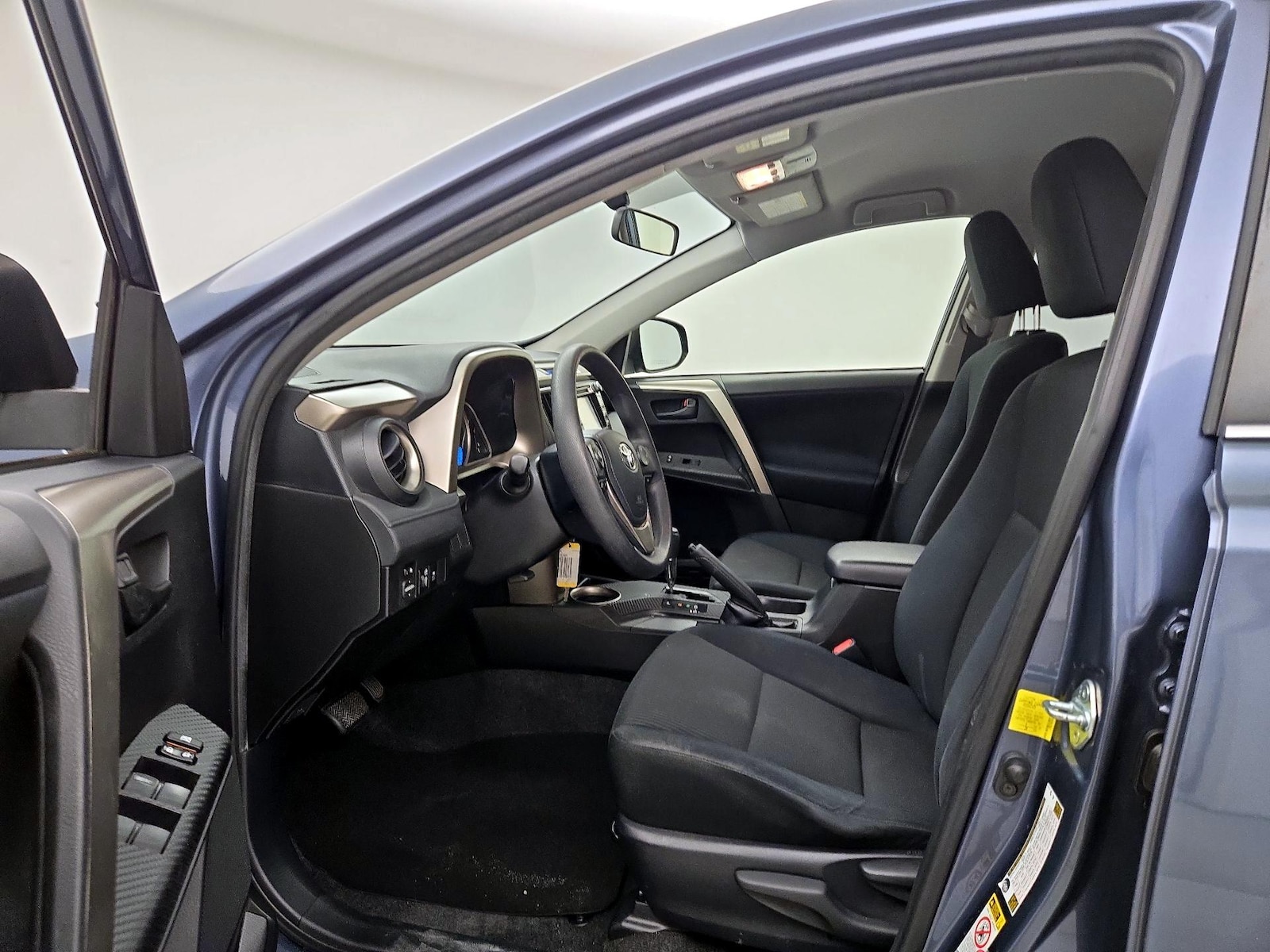 2014 Toyota RAV4 LE - Photo 12