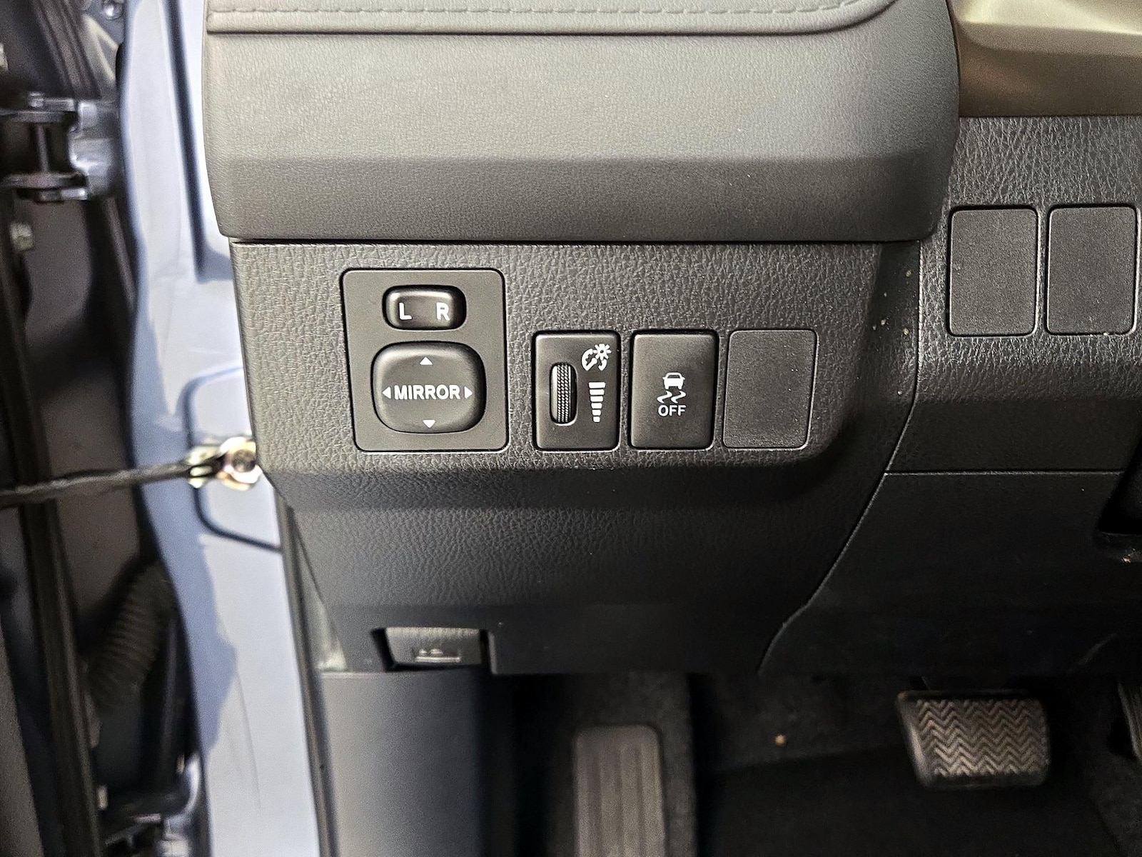 2014 Toyota RAV4 LE - Photo 14
