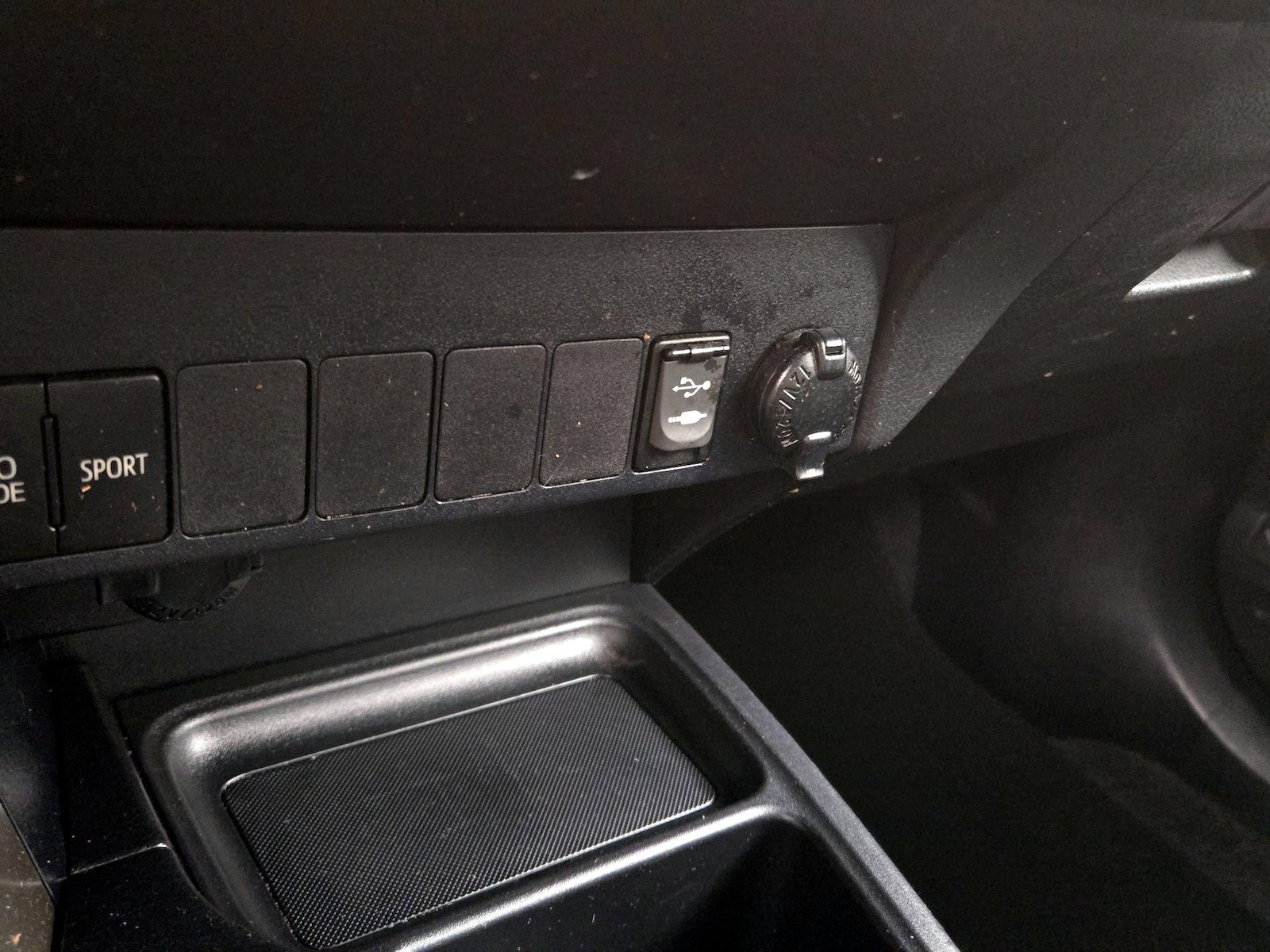 2014 Toyota RAV4 LE - Photo 19